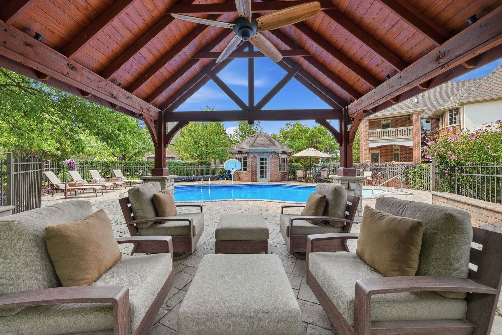 105 Forest Edge Drive, Palos Park, IL 60464