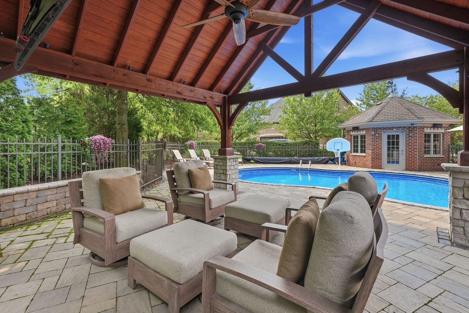 105 Forest Edge Drive, Palos Park, IL 60464