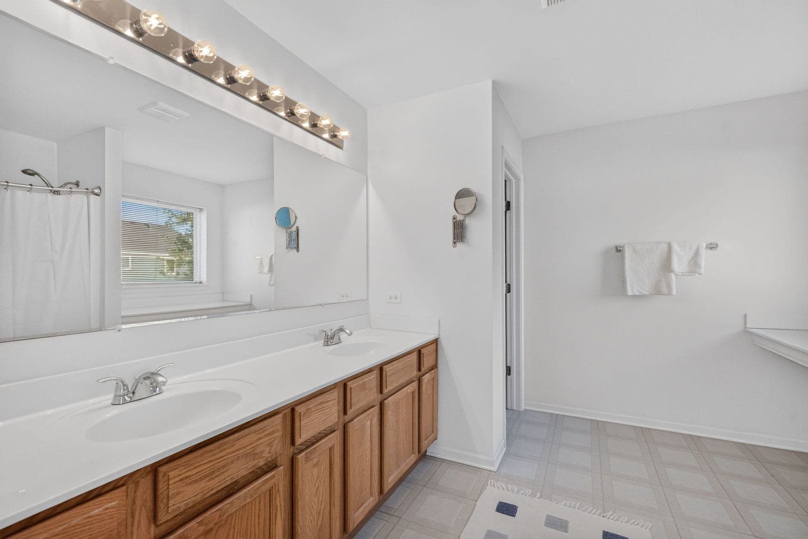 3020 Chalkstone Avenue, Elgin, IL 60124