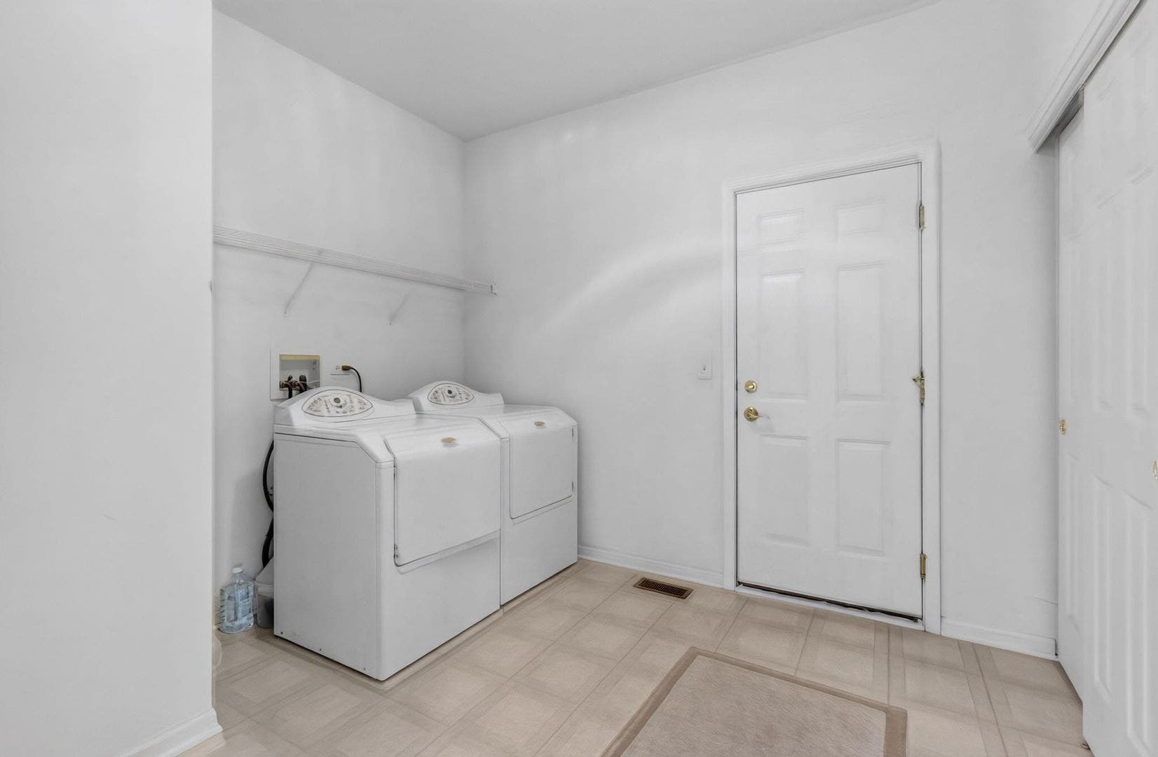 3020 Chalkstone Avenue, Elgin, IL 60124