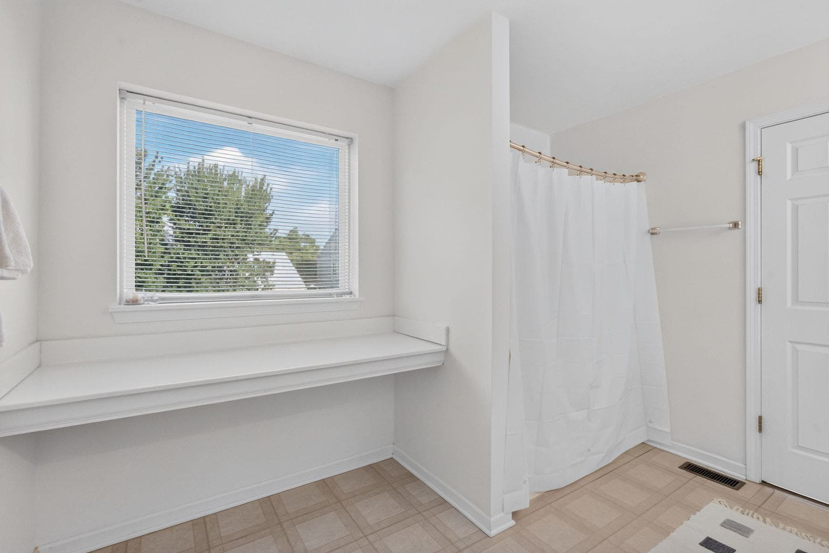 3020 Chalkstone Avenue, Elgin, IL 60124