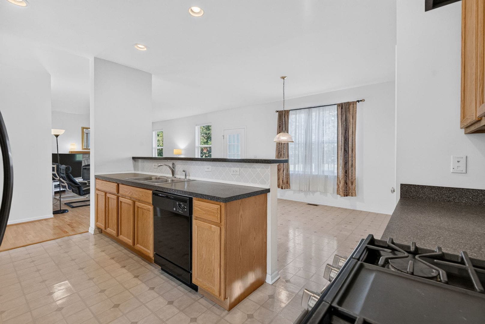 3020 Chalkstone Avenue, Elgin, IL 60124