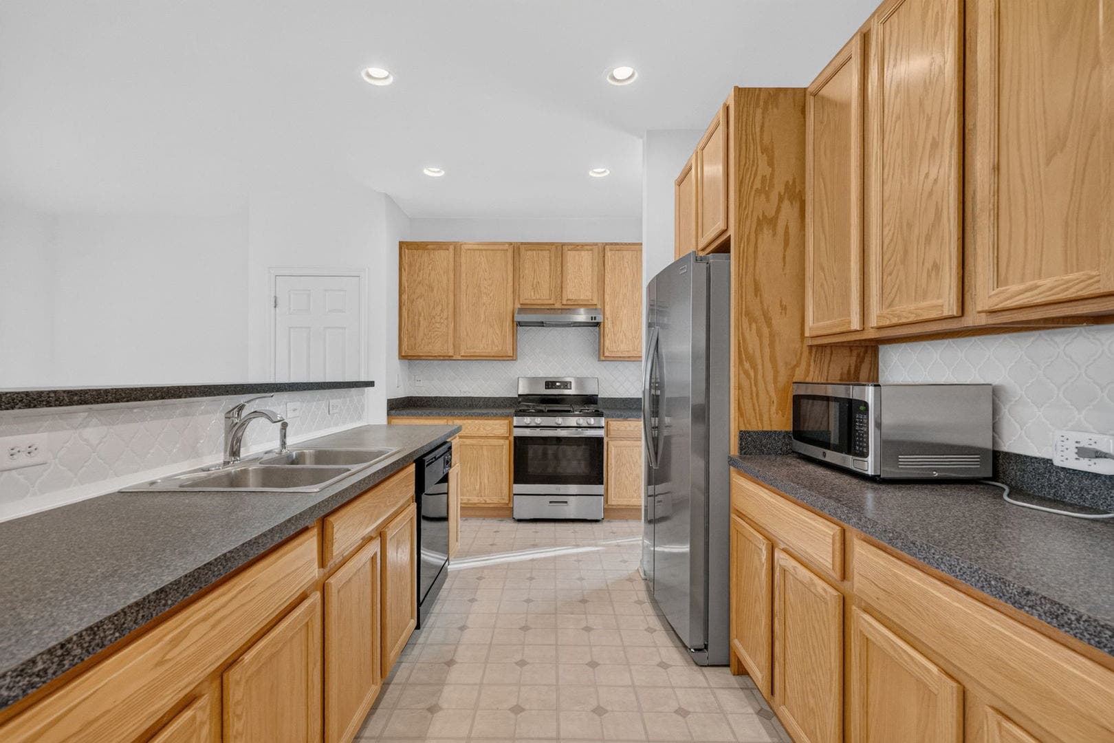3020 Chalkstone Avenue, Elgin, IL 60124