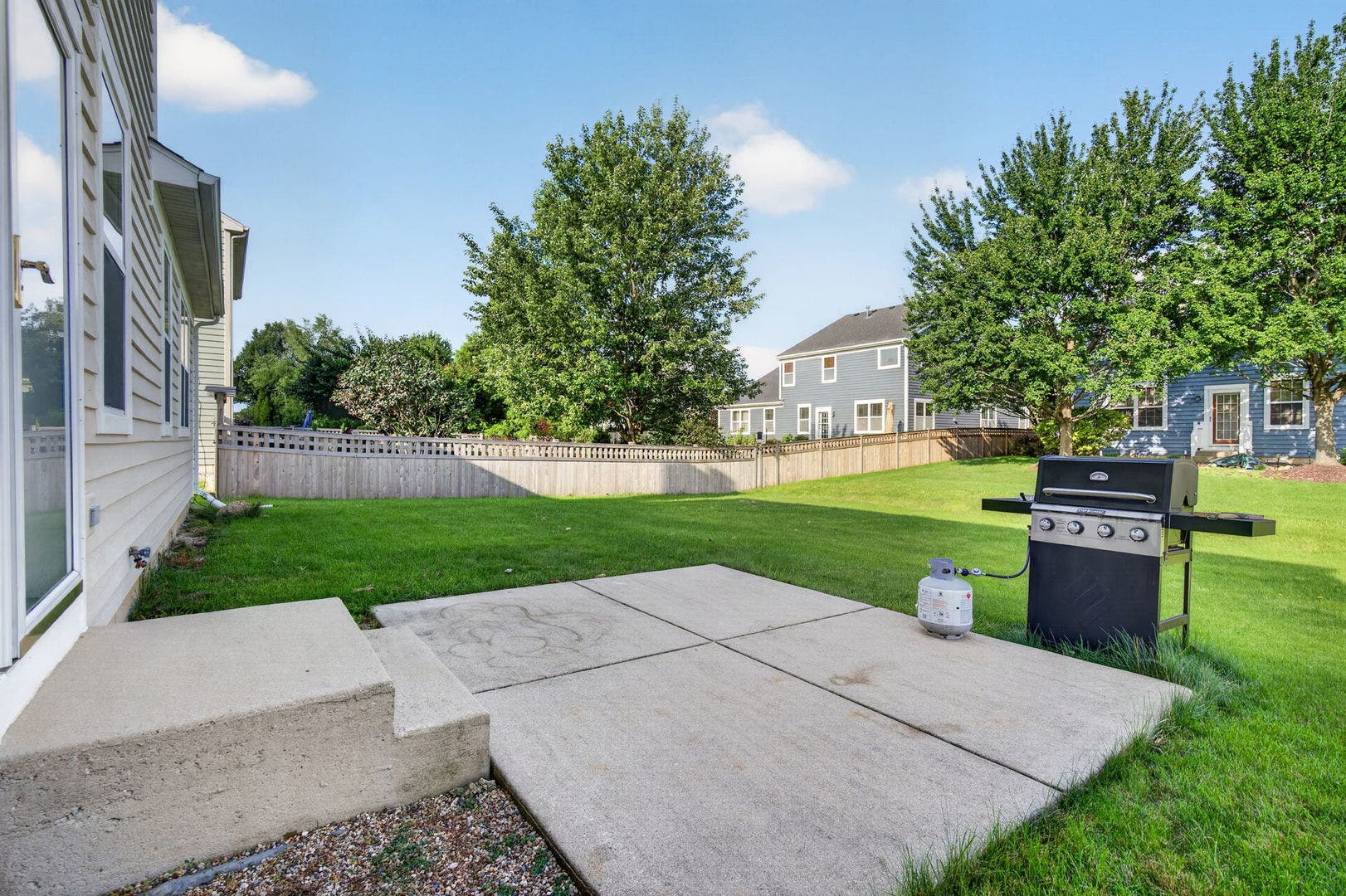 3020 Chalkstone Avenue, Elgin, IL 60124