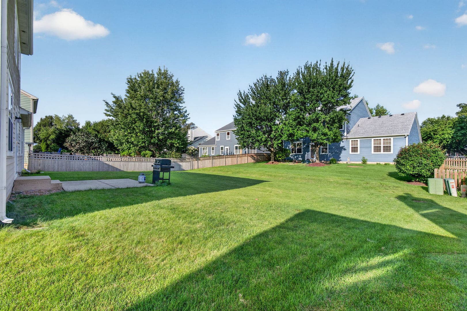 3020 Chalkstone Avenue, Elgin, IL 60124