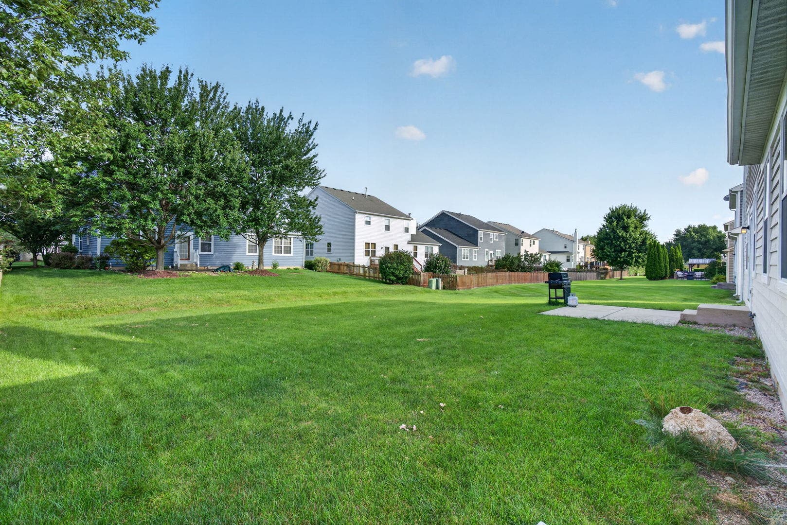 3020 Chalkstone Avenue, Elgin, IL 60124