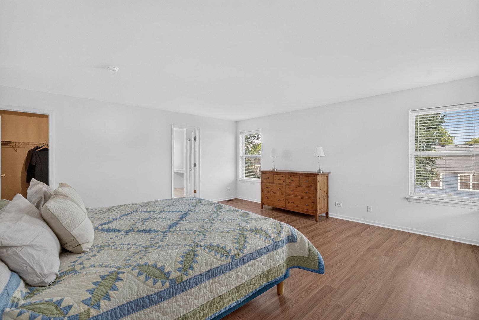 3020 Chalkstone Avenue, Elgin, IL 60124