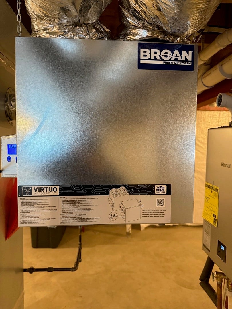 6208 Longford Lane, Tinley Park, IL 60477 Broan Fresh Air System!