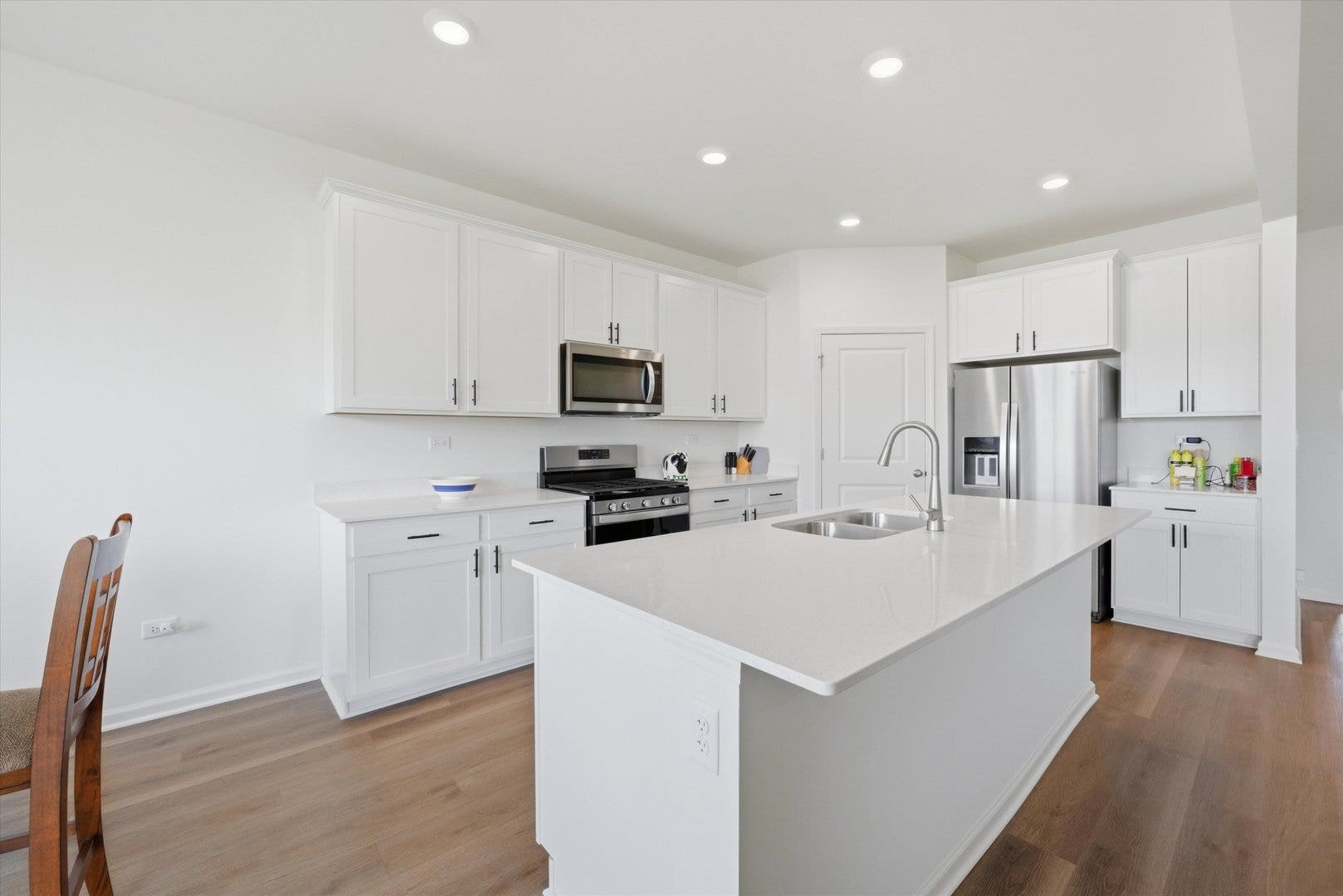 6208 Longford Lane, Tinley Park, IL 60477 Huge Center Island With Overhang For Additional Se