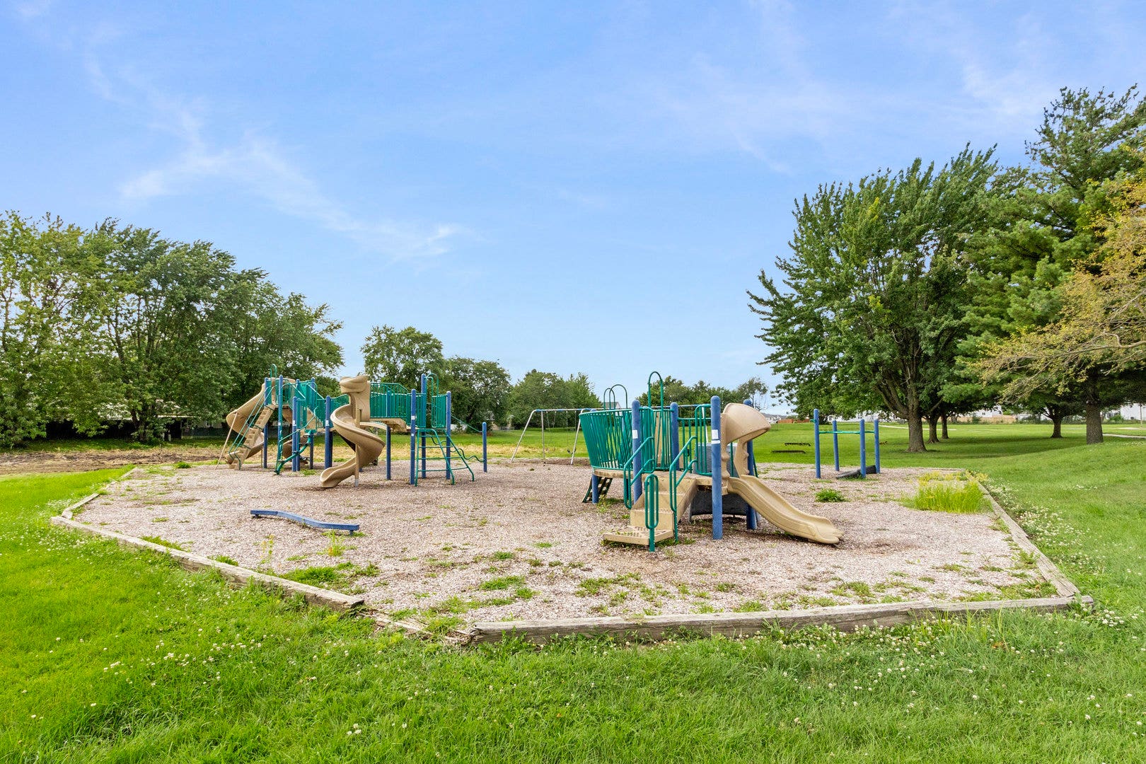 Close to College Park Playground!