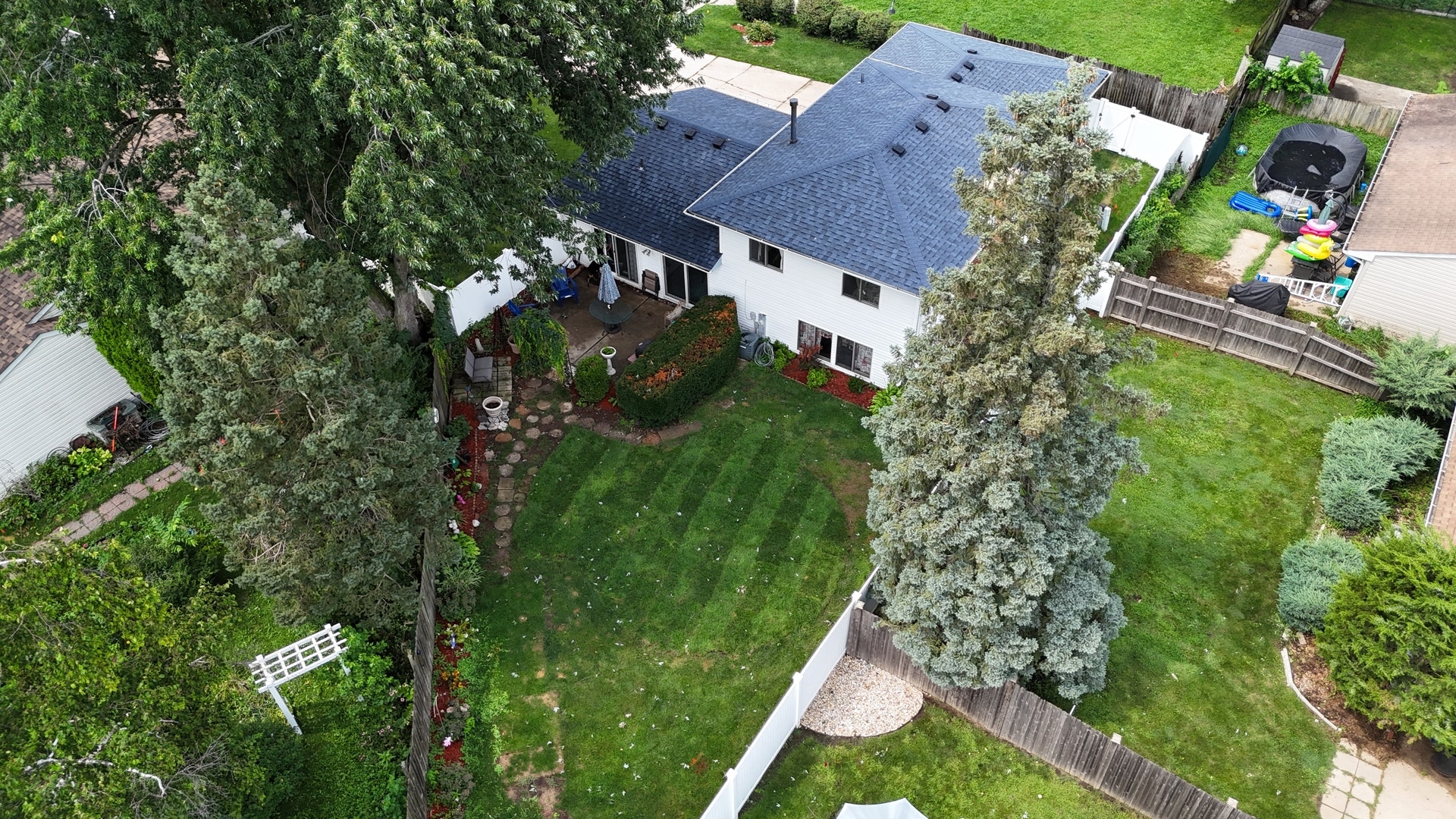Fully Fenced Back Yard, Perfect for Pets and Enter