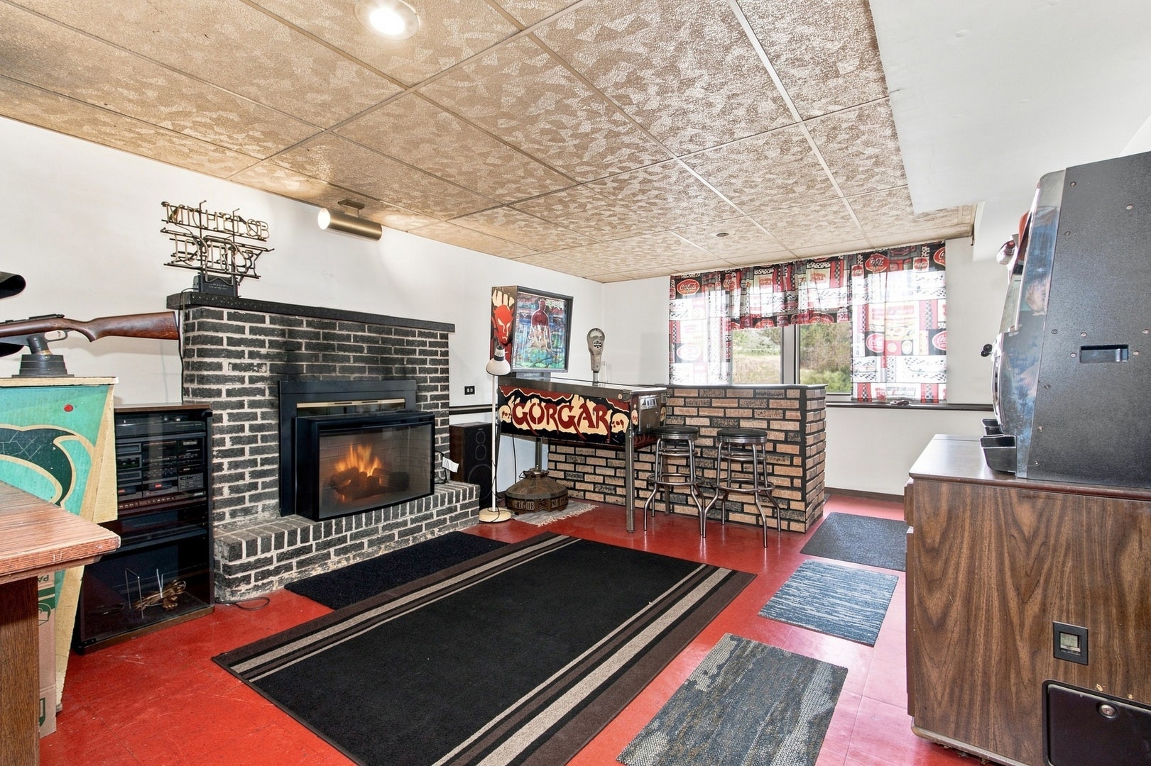Family Room Perfect for Entertaining!