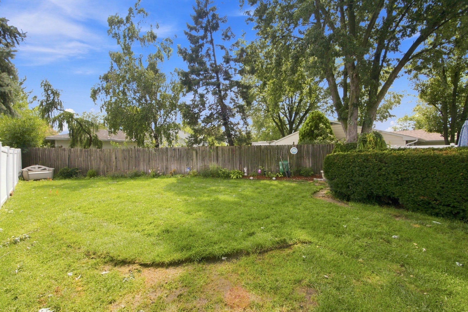 Fully Fenced Back Yard!