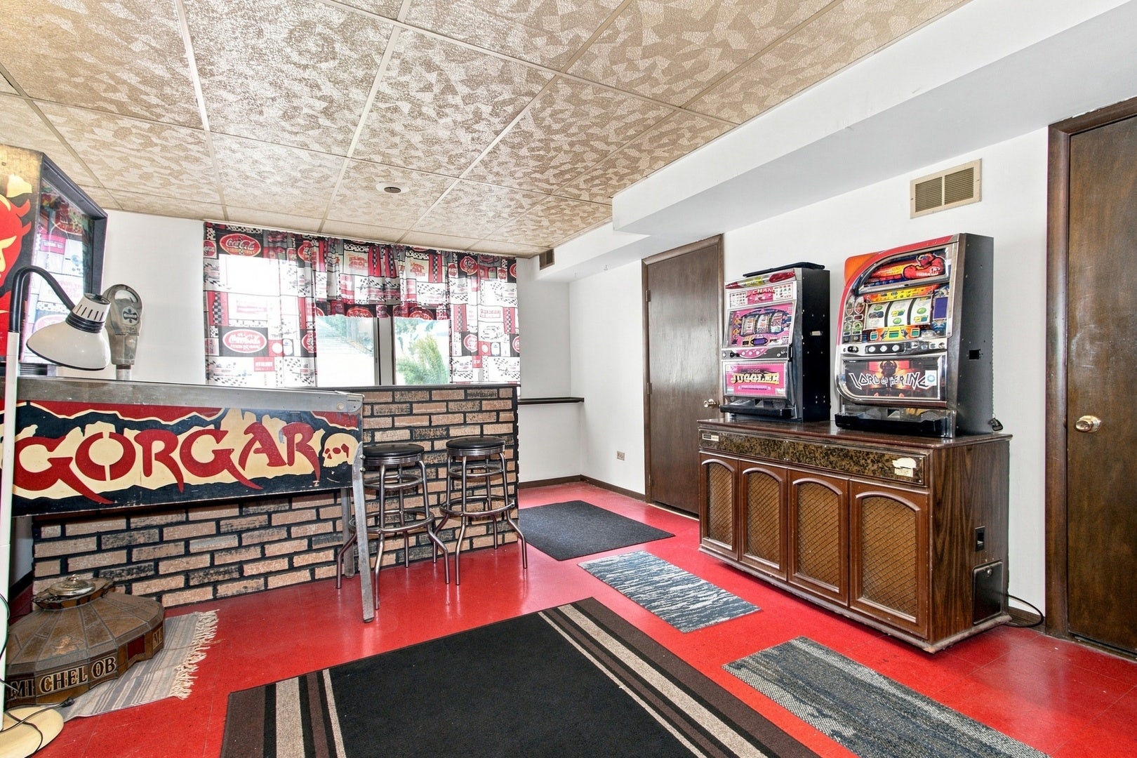 Family Room Perfect for Entertaining!