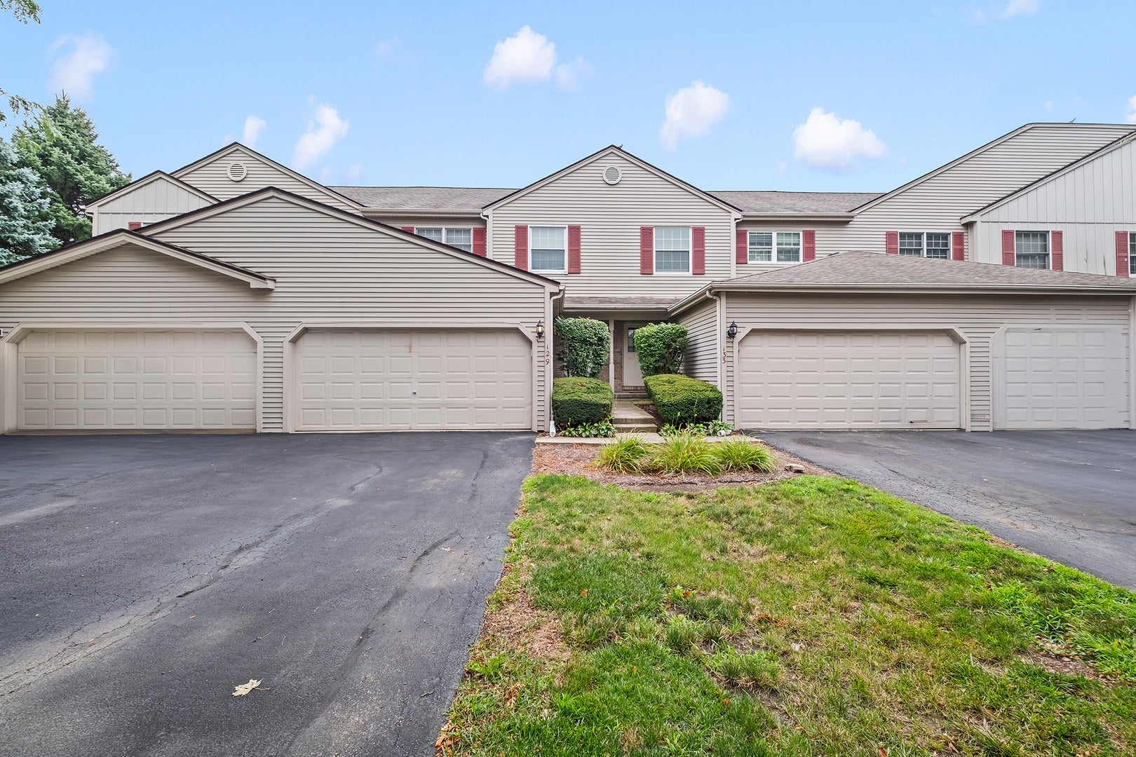 129 W Robinhood Way, Bolingbrook, IL 60440