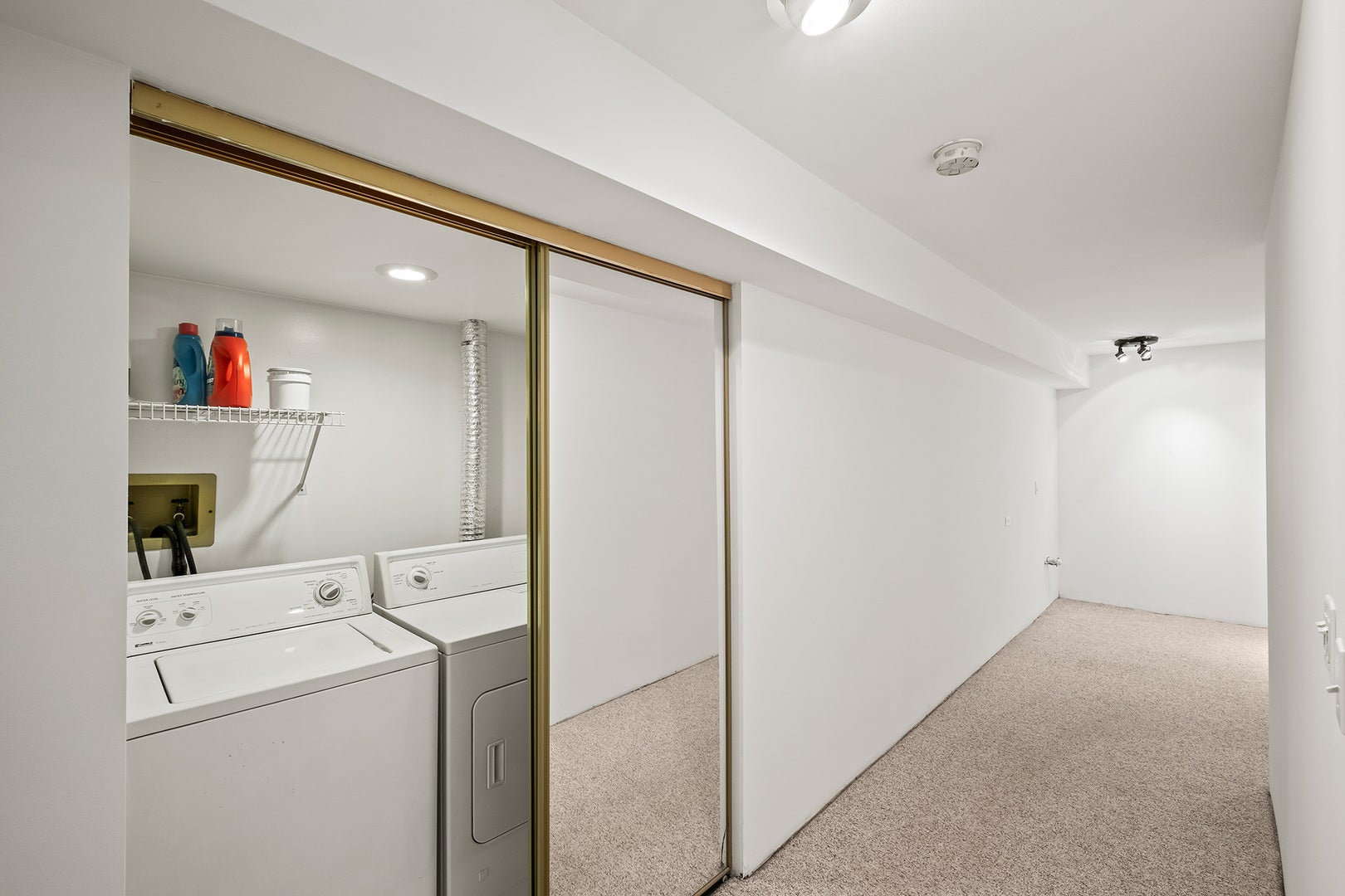 129 W Robinhood Way, Bolingbrook, IL 60440