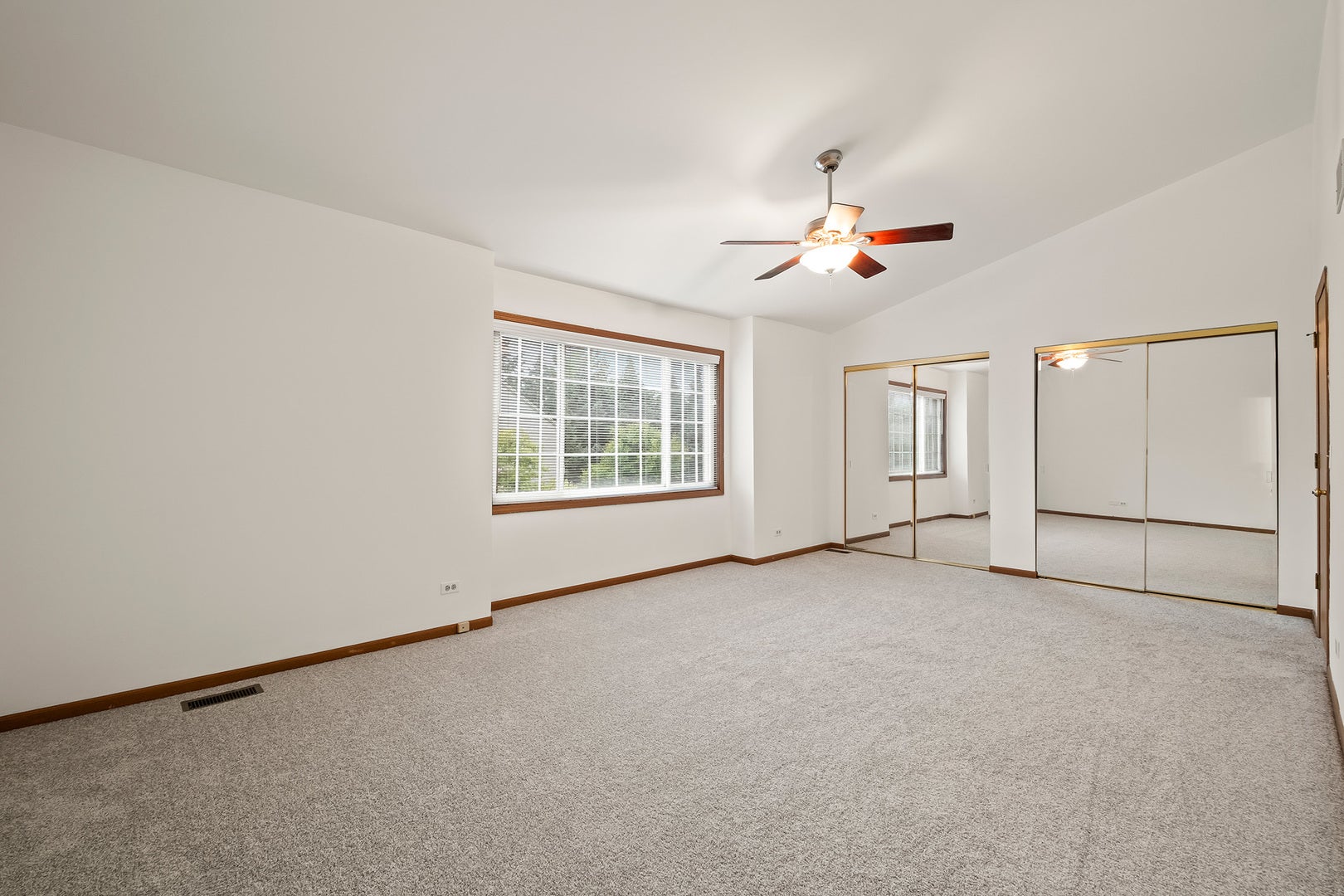 129 W Robinhood Way, Bolingbrook, IL 60440