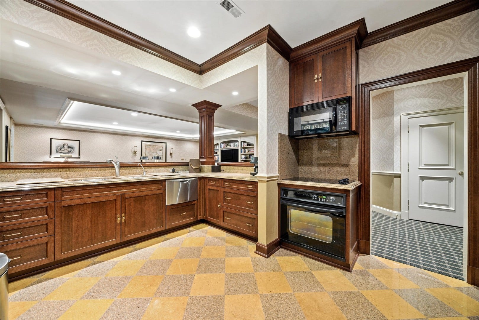 665 Plumtree Road, Glen Ellyn, IL 60137 665 Plumtree Road, Glen Ellyn, IL 60137