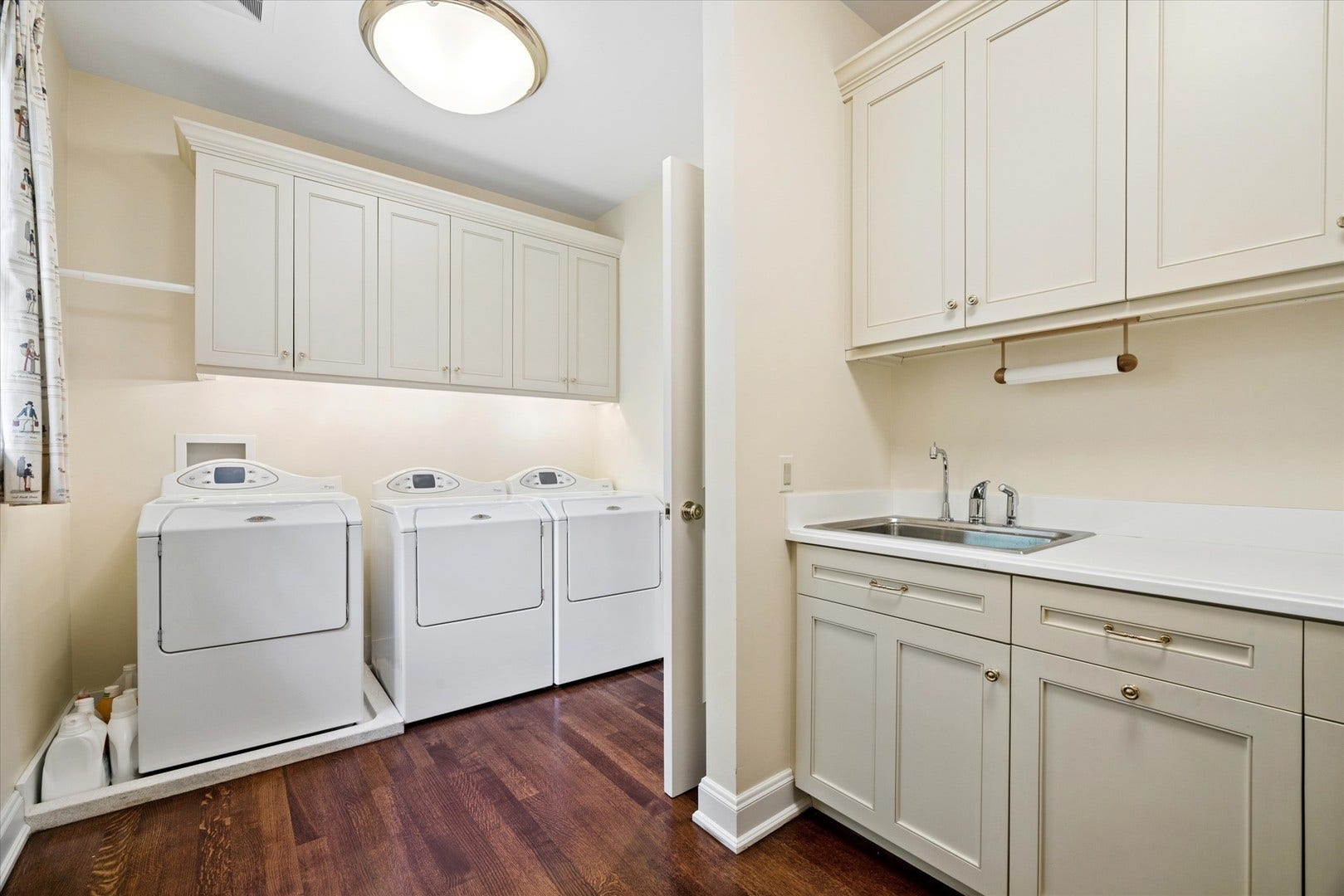 665 Plumtree Road, Glen Ellyn, IL 60137 665 Plumtree Road, Glen Ellyn, IL 60137