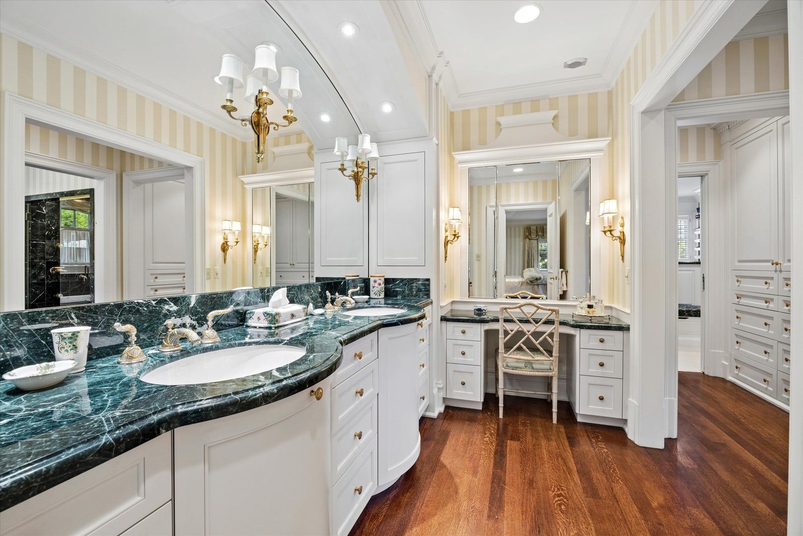 665 Plumtree Road, Glen Ellyn, IL 60137 665 Plumtree Road, Glen Ellyn, IL 60137