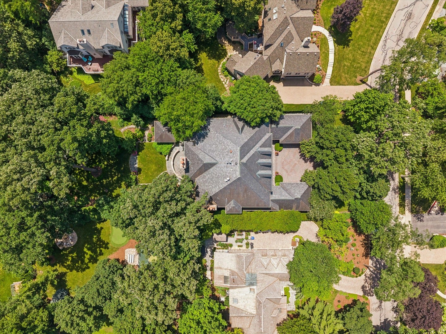 665 Plumtree Road, Glen Ellyn, IL 60137 665 Plumtree Road, Glen Ellyn, IL 60137