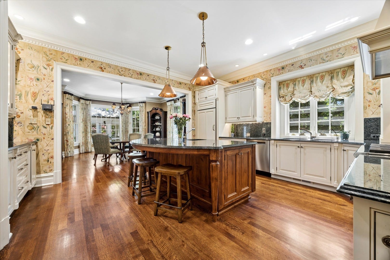 665 Plumtree Road, Glen Ellyn, IL 60137 665 Plumtree Road, Glen Ellyn, IL 60137