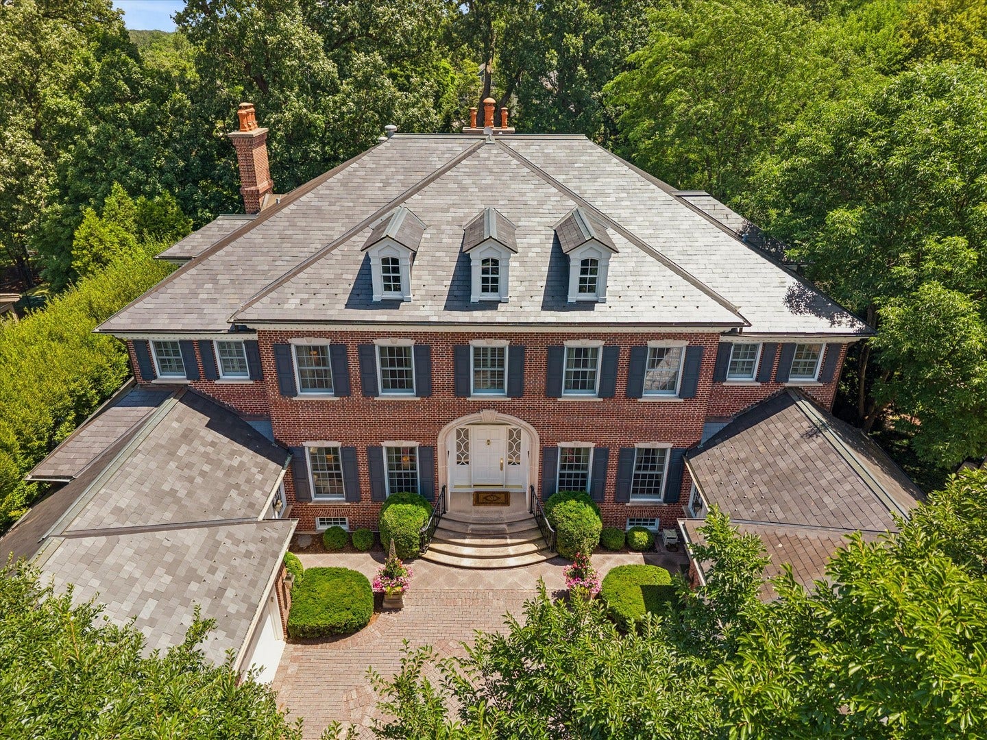 665 Plumtree Road, Glen Ellyn, IL 60137 665 Plumtree Road, Glen Ellyn, IL 60137