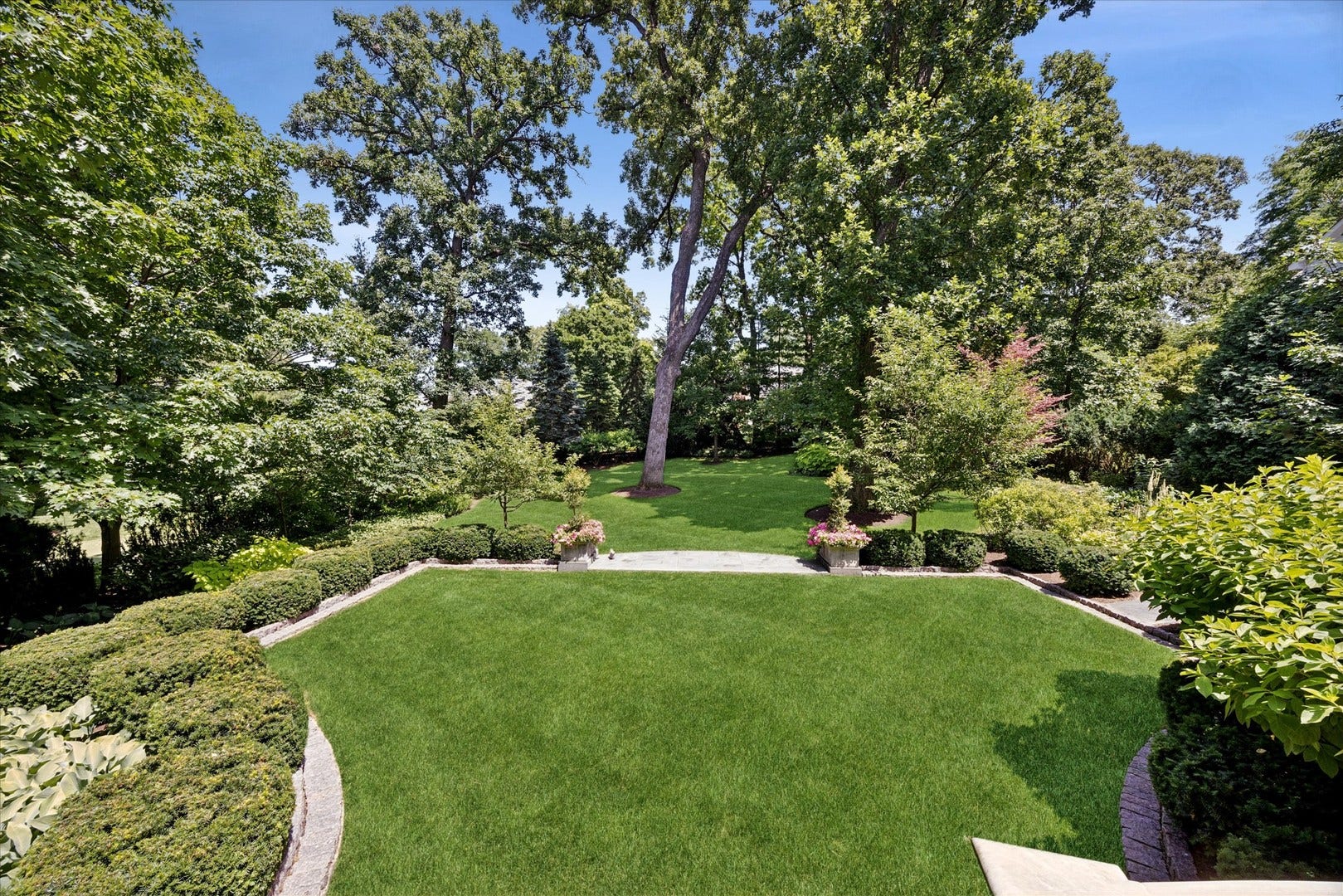 665 Plumtree Road, Glen Ellyn, IL 60137 665 Plumtree Road, Glen Ellyn, IL 60137