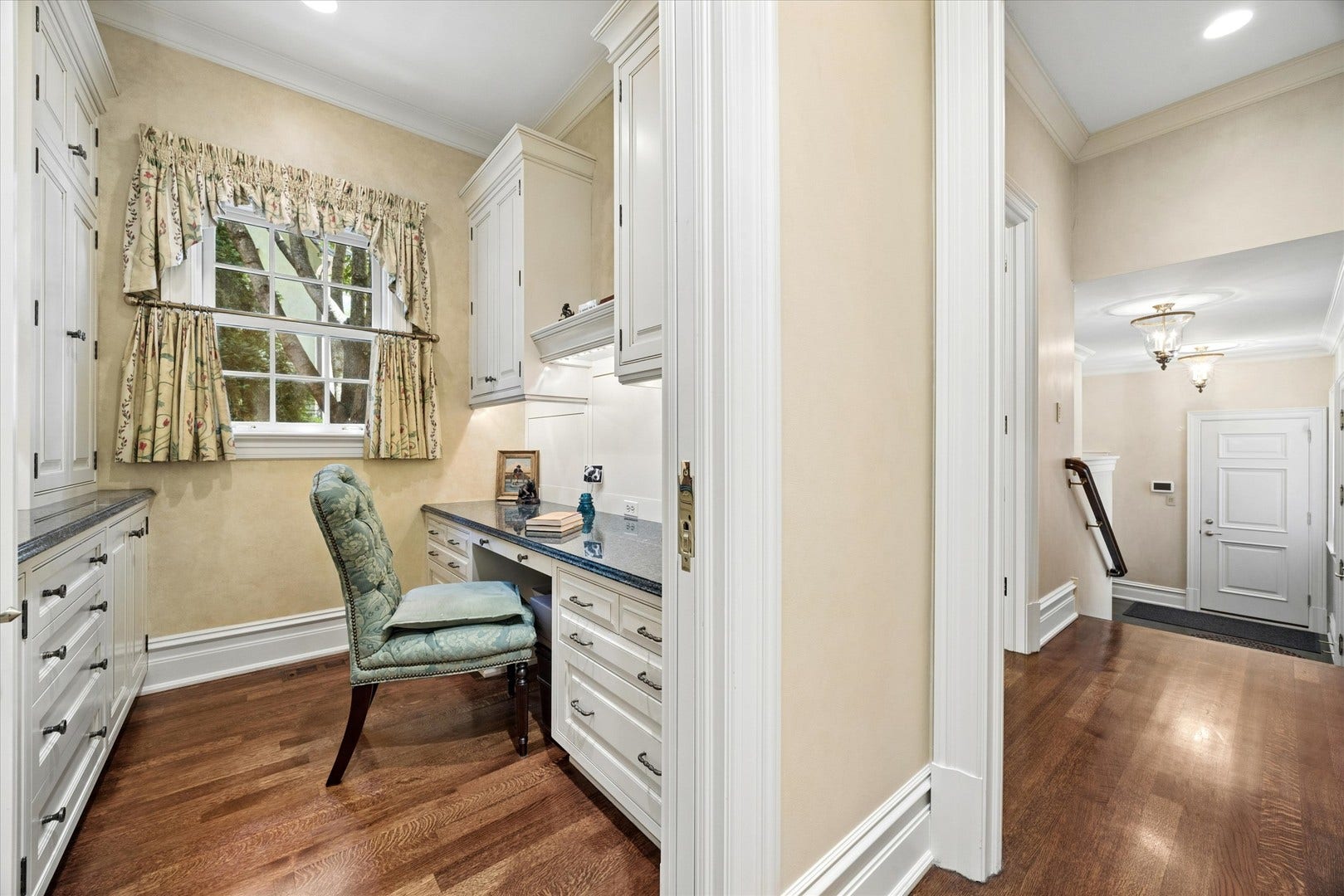 665 Plumtree Road, Glen Ellyn, IL 60137 665 Plumtree Road, Glen Ellyn, IL 60137