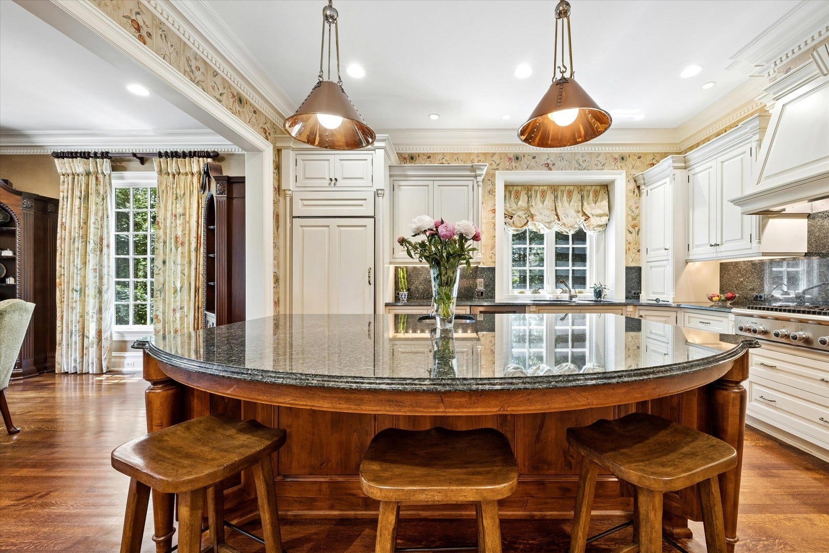 665 Plumtree Road, Glen Ellyn, IL 60137 665 Plumtree Road, Glen Ellyn, IL 60137