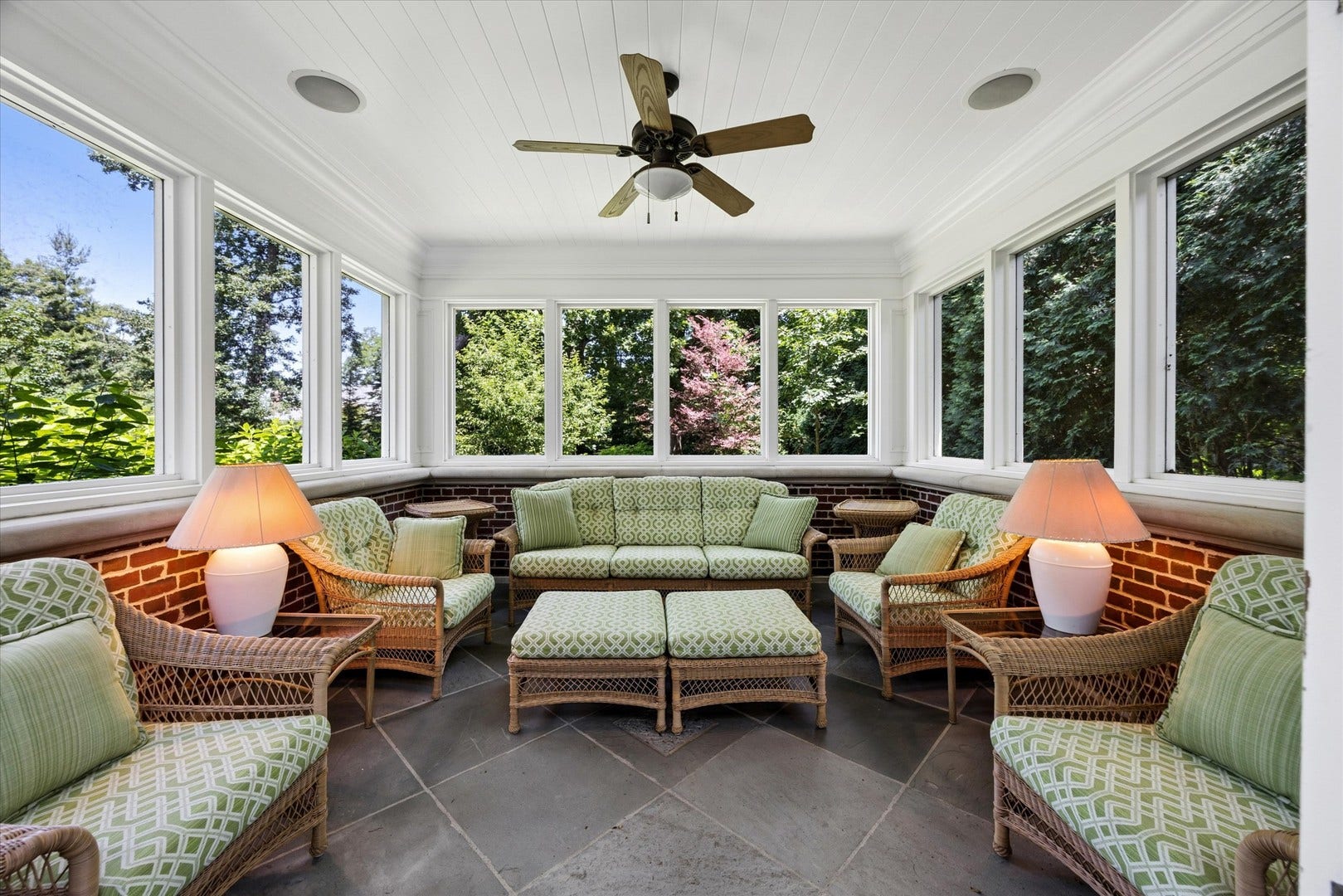 665 Plumtree Road, Glen Ellyn, IL 60137 665 Plumtree Road, Glen Ellyn, IL 60137