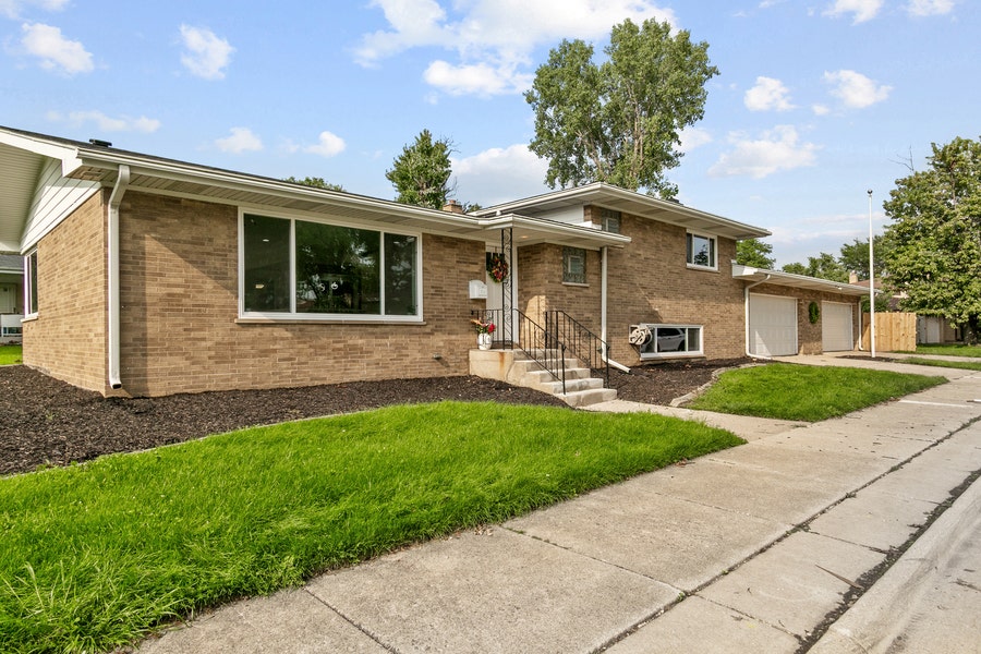 Property photo for 1554 Idlewild Lane, Homewood, IL