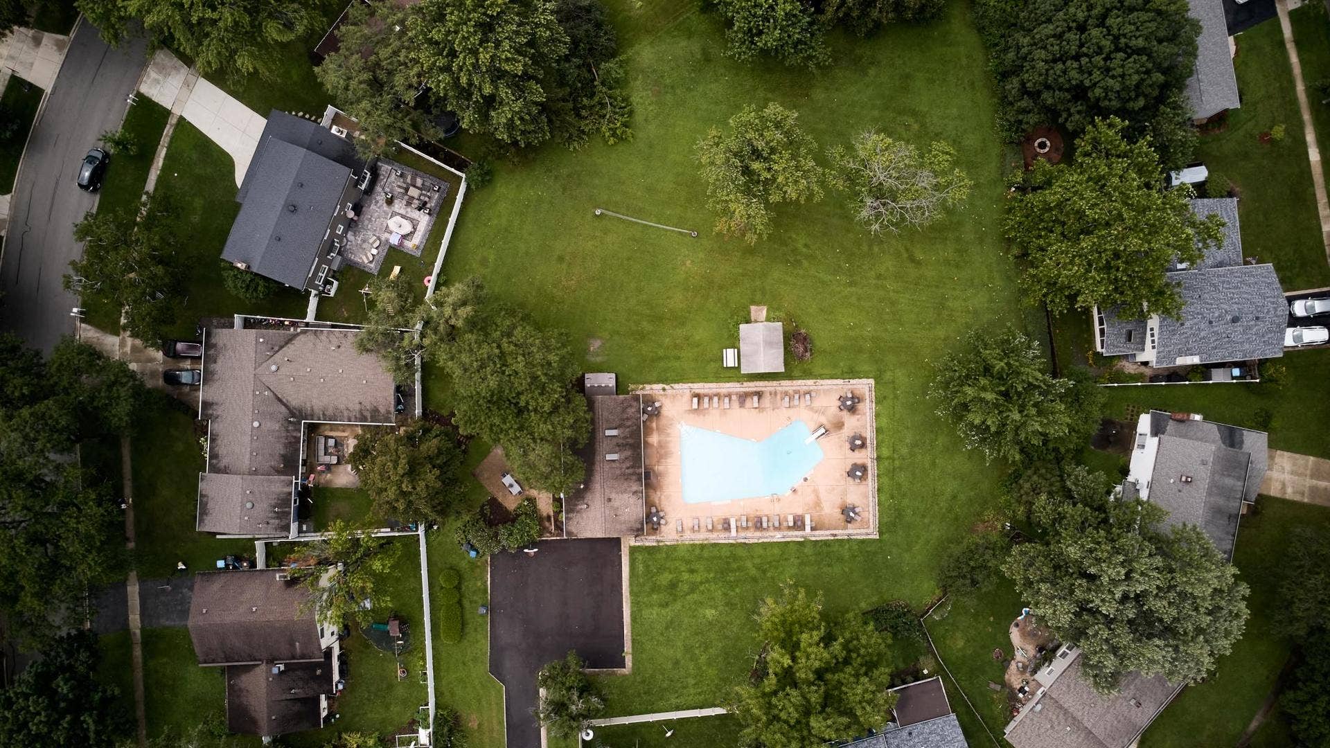 2167 Midhurst Road, Downers Grove, IL 60516