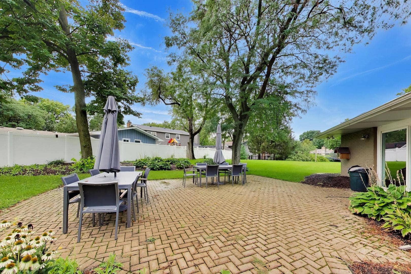 2167 Midhurst Road, Downers Grove, IL 60516