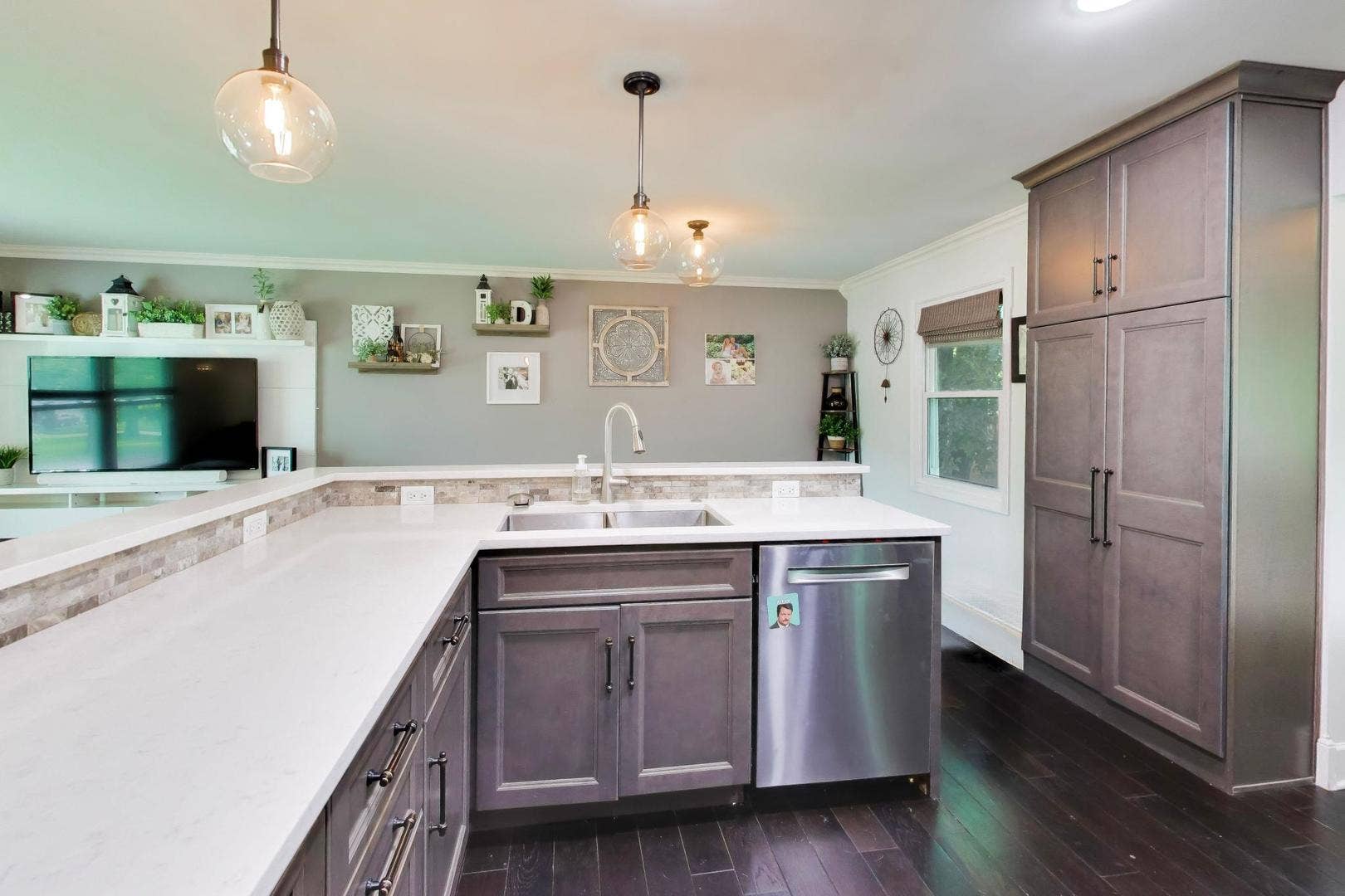 2167 Midhurst Road, Downers Grove, IL 60516