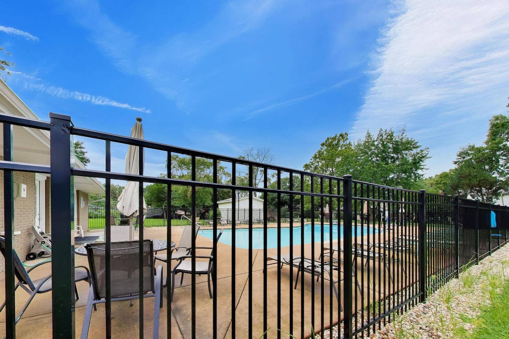 2167 Midhurst Road, Downers Grove, IL 60516