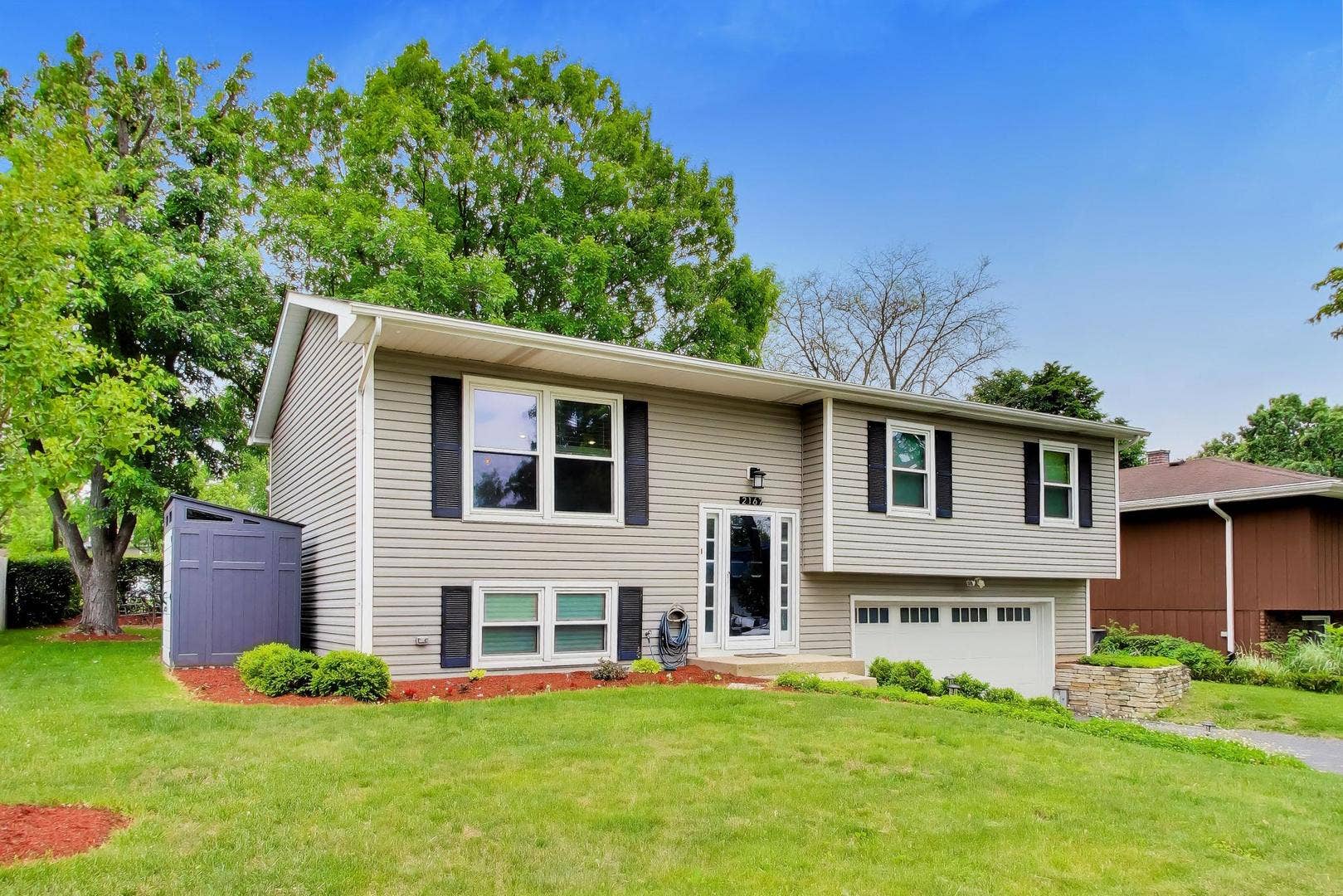 2167 Midhurst Road, Downers Grove, IL 60516