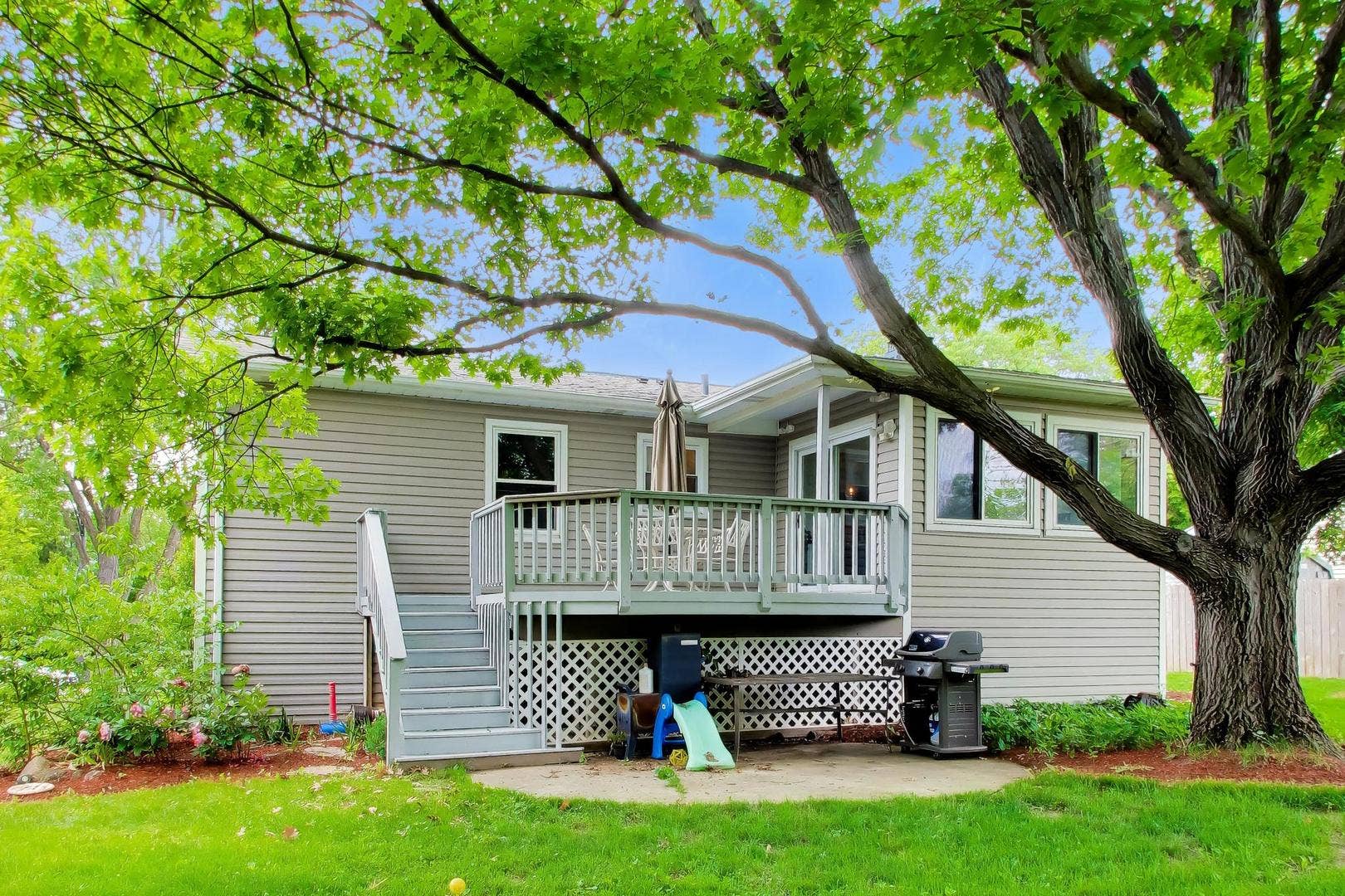 2167 Midhurst Road, Downers Grove, IL 60516