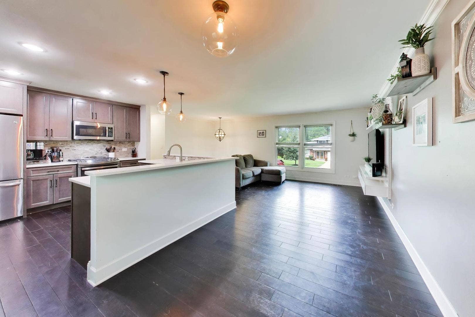 2167 Midhurst Road, Downers Grove, IL 60516
