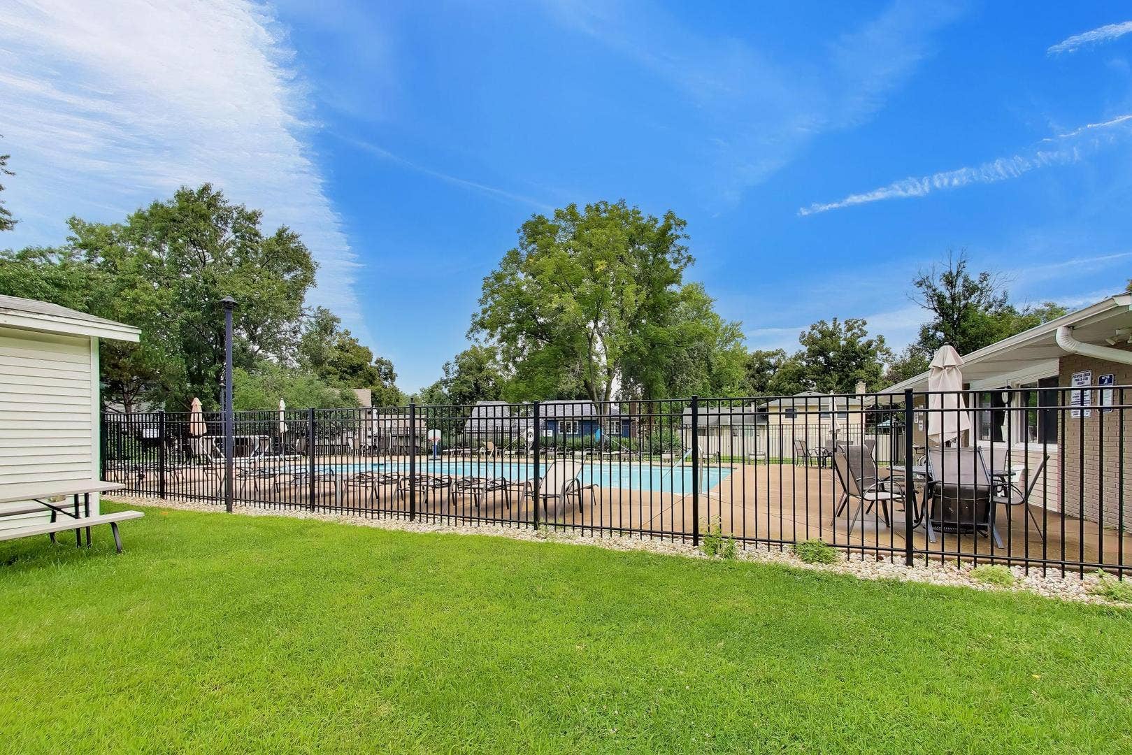 2167 Midhurst Road, Downers Grove, IL 60516