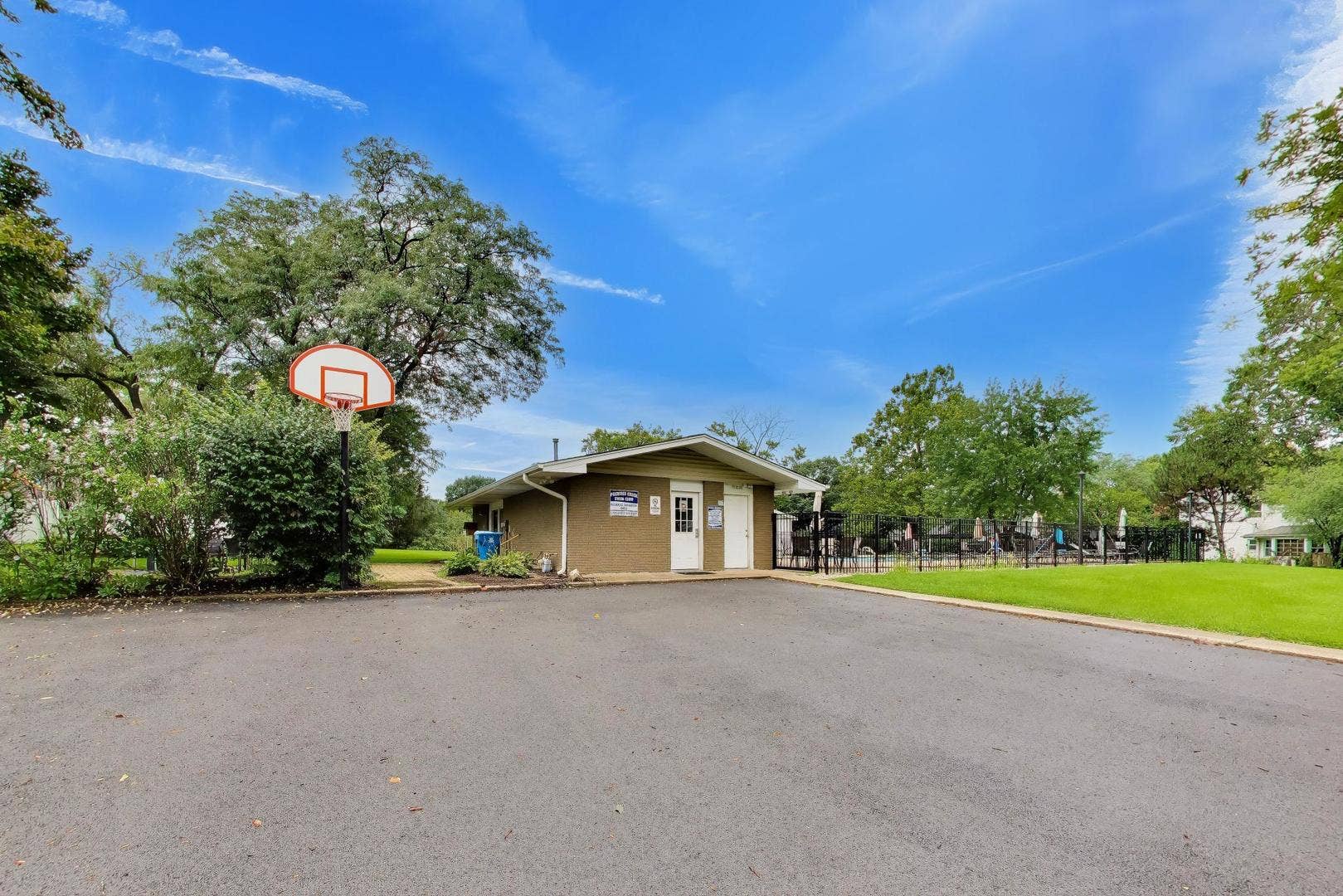 2167 Midhurst Road, Downers Grove, IL 60516