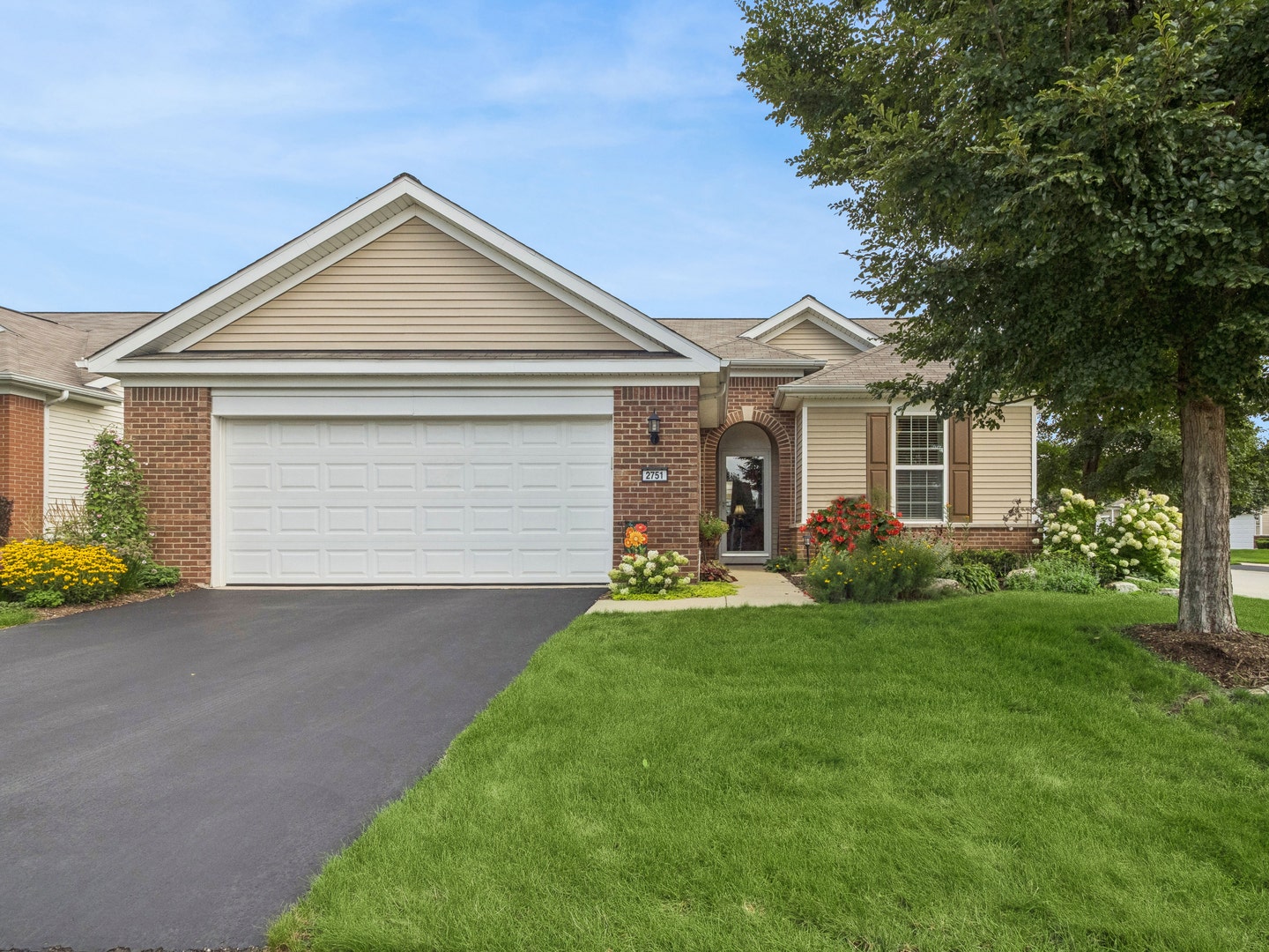 2751 Beacon Point Circle, Elgin, IL 60124