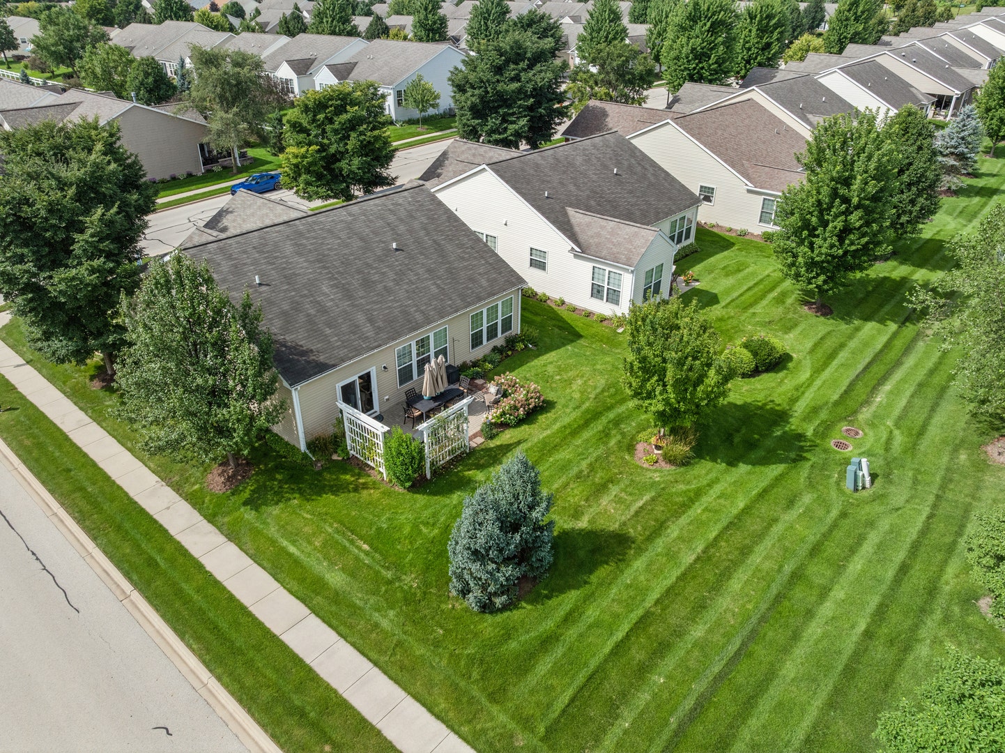 2751 Beacon Point Circle, Elgin, IL 60124