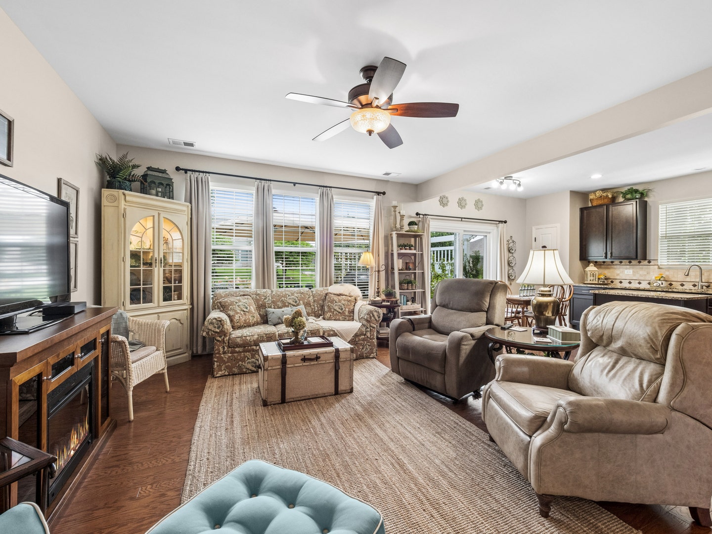 2751 Beacon Point Circle, Elgin, IL 60124