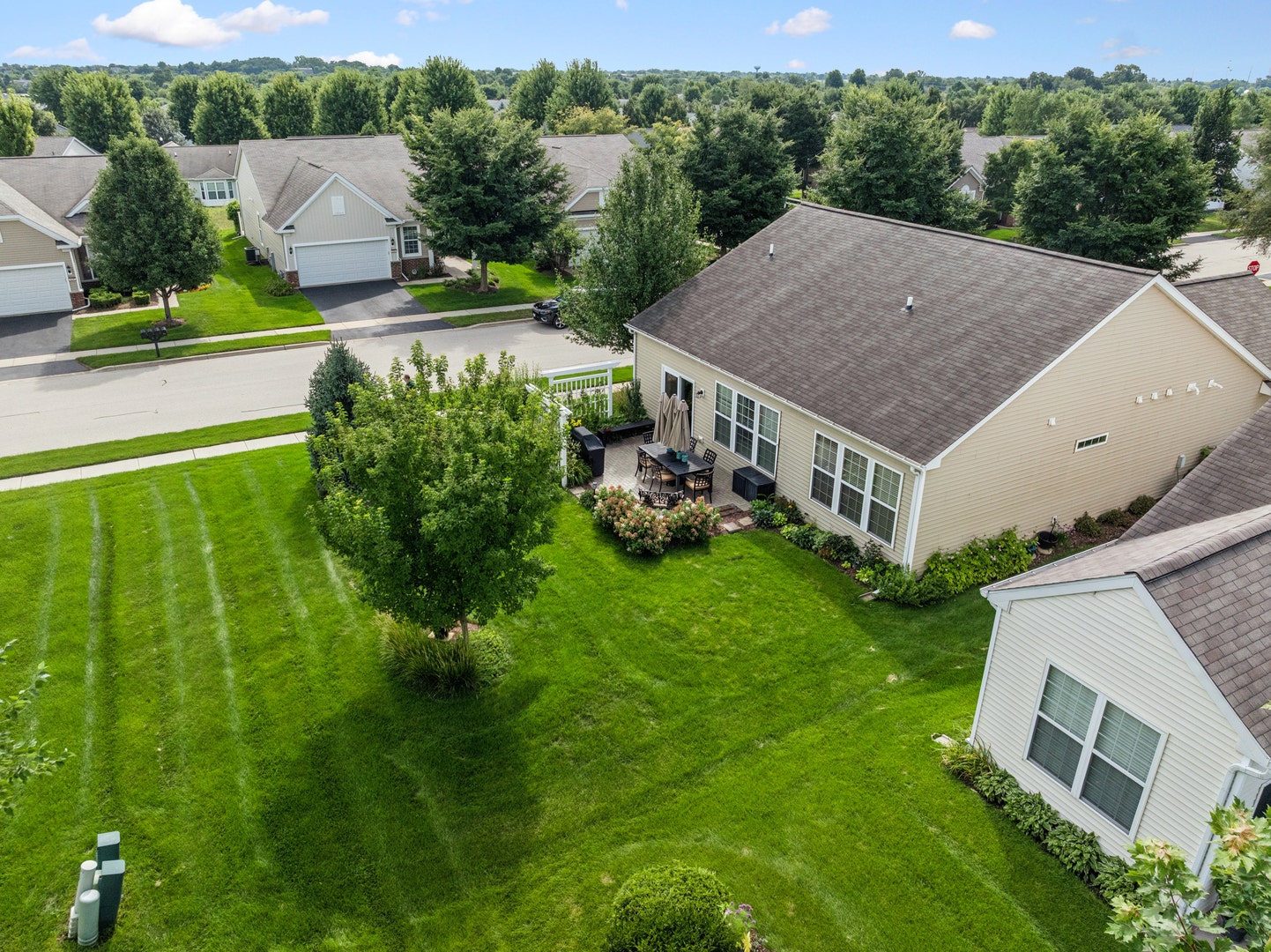 2751 Beacon Point Circle, Elgin, IL 60124