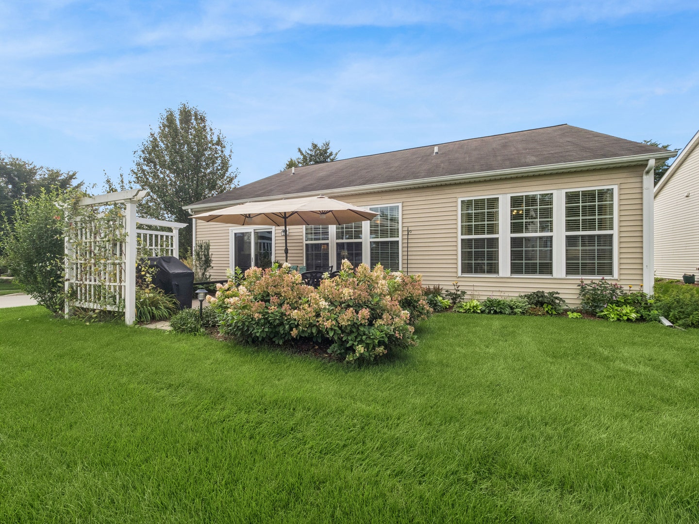 2751 Beacon Point Circle, Elgin, IL 60124