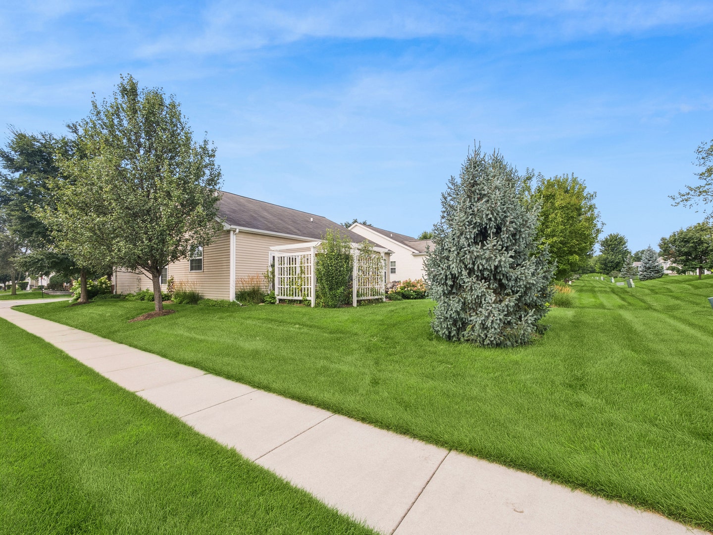 2751 Beacon Point Circle, Elgin, IL 60124