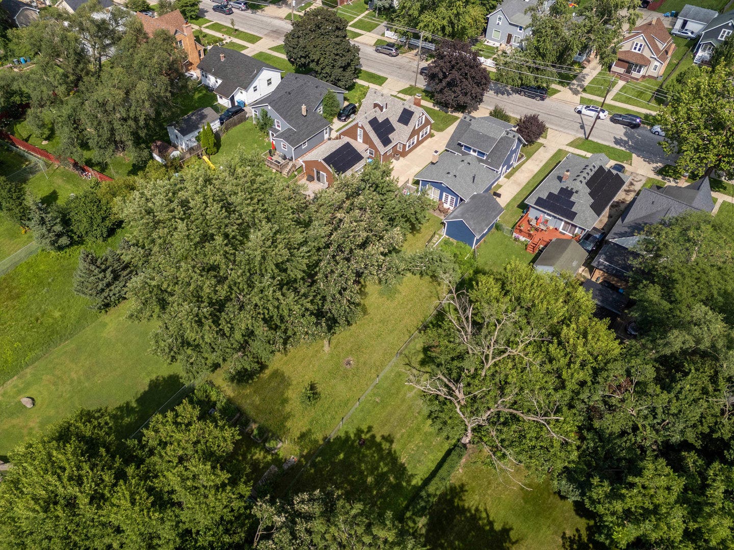 833 Douglas Avenue, Aurora, IL 60505 833 Douglas Avenue, Aurora, IL 60505