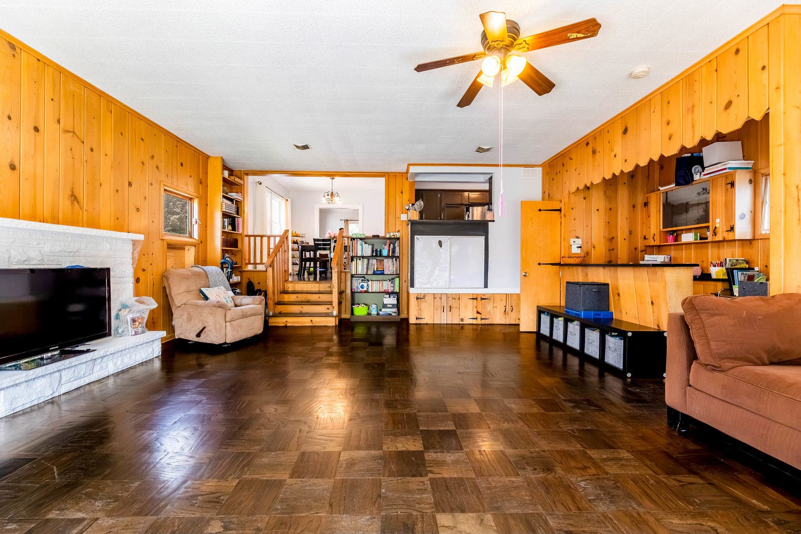 833 Douglas Avenue, Aurora, IL 60505 833 Douglas Avenue, Aurora, IL 60505