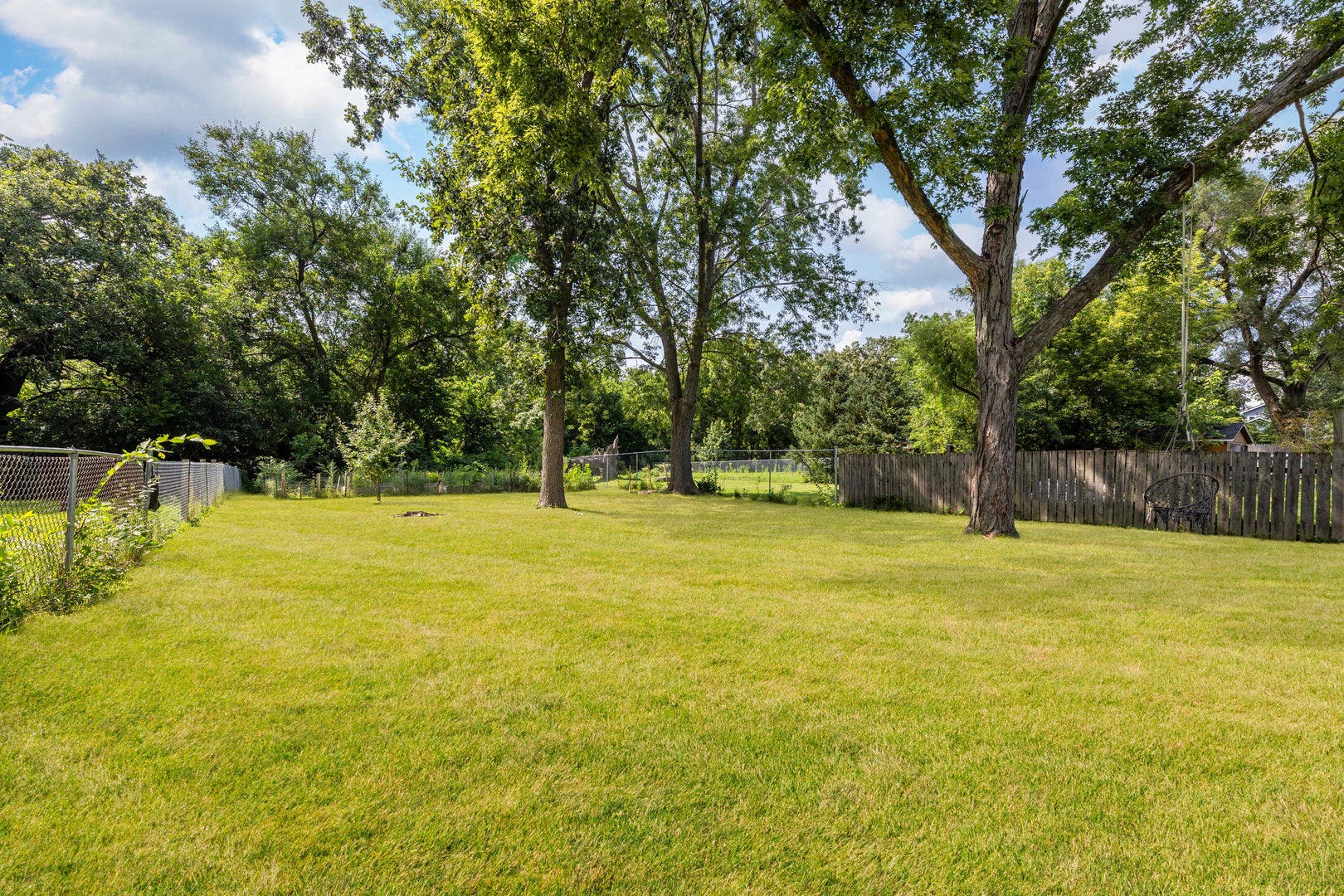 833 Douglas Avenue, Aurora, IL 60505 833 Douglas Avenue, Aurora, IL 60505